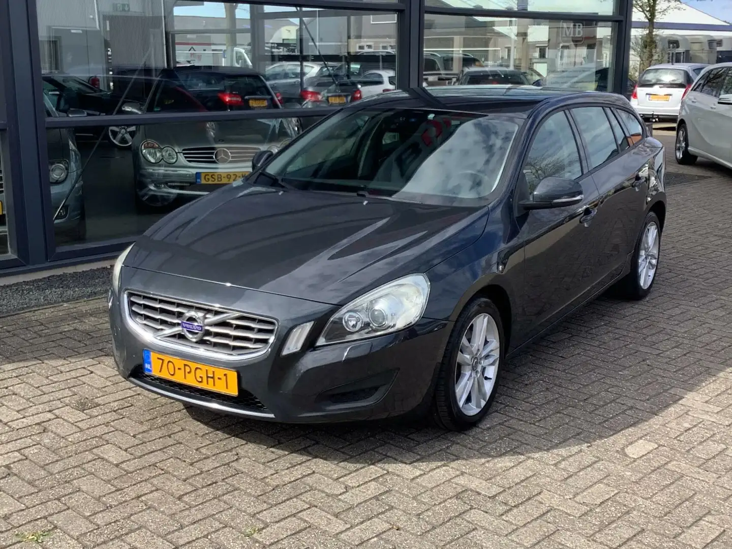 Volvo V60 2.0T Summum, automaat, lederen bekleding, navi, Gris - 2