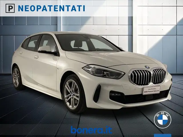 BMW 1 Series view 4