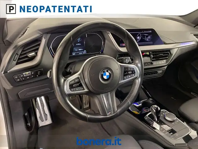 BMW 1 Series view 16