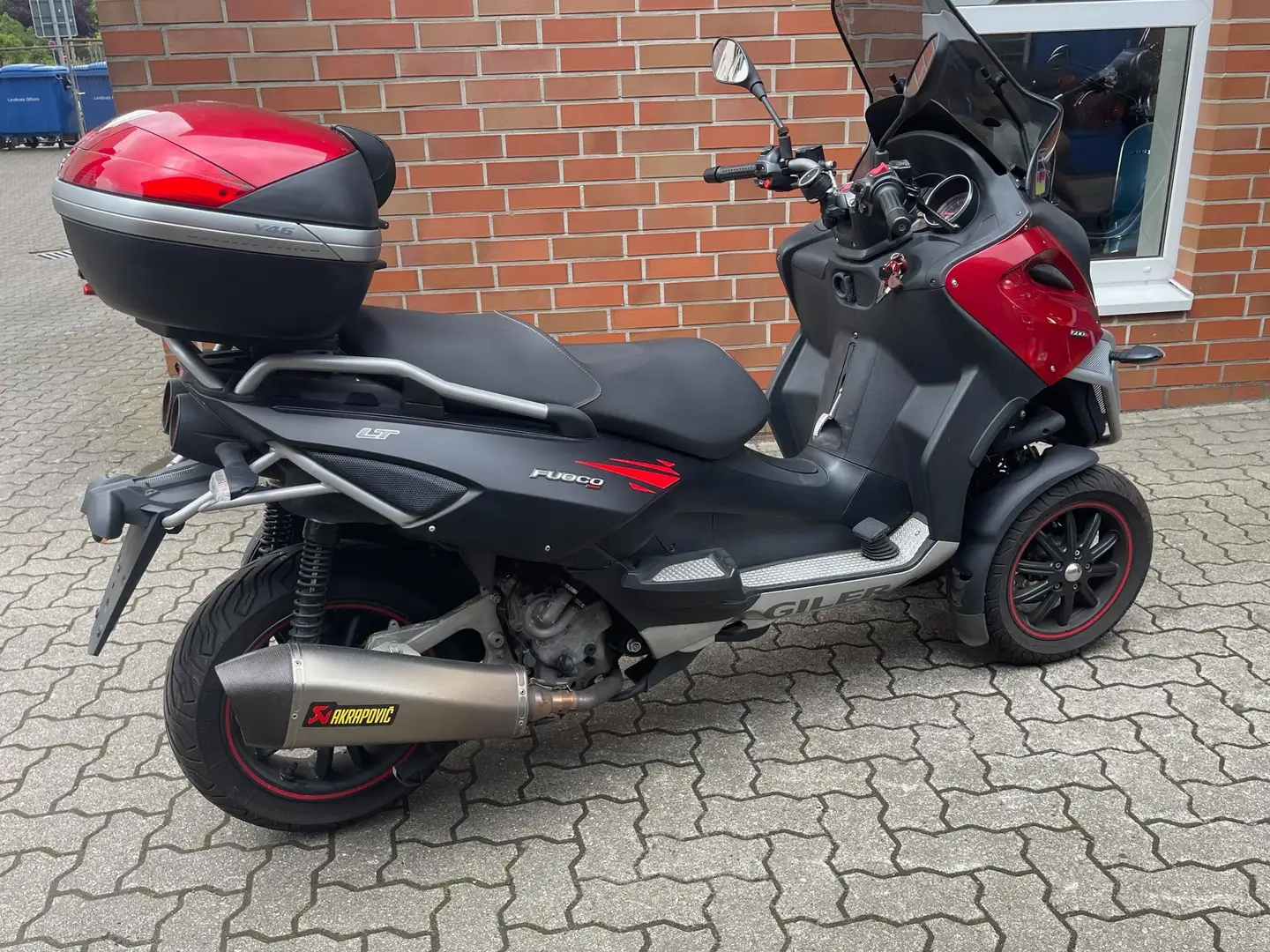 Gilera Fuoco 500 m. Autoführeschein  fahrbar - wie MP3 ; AKRA Rojo - 1
