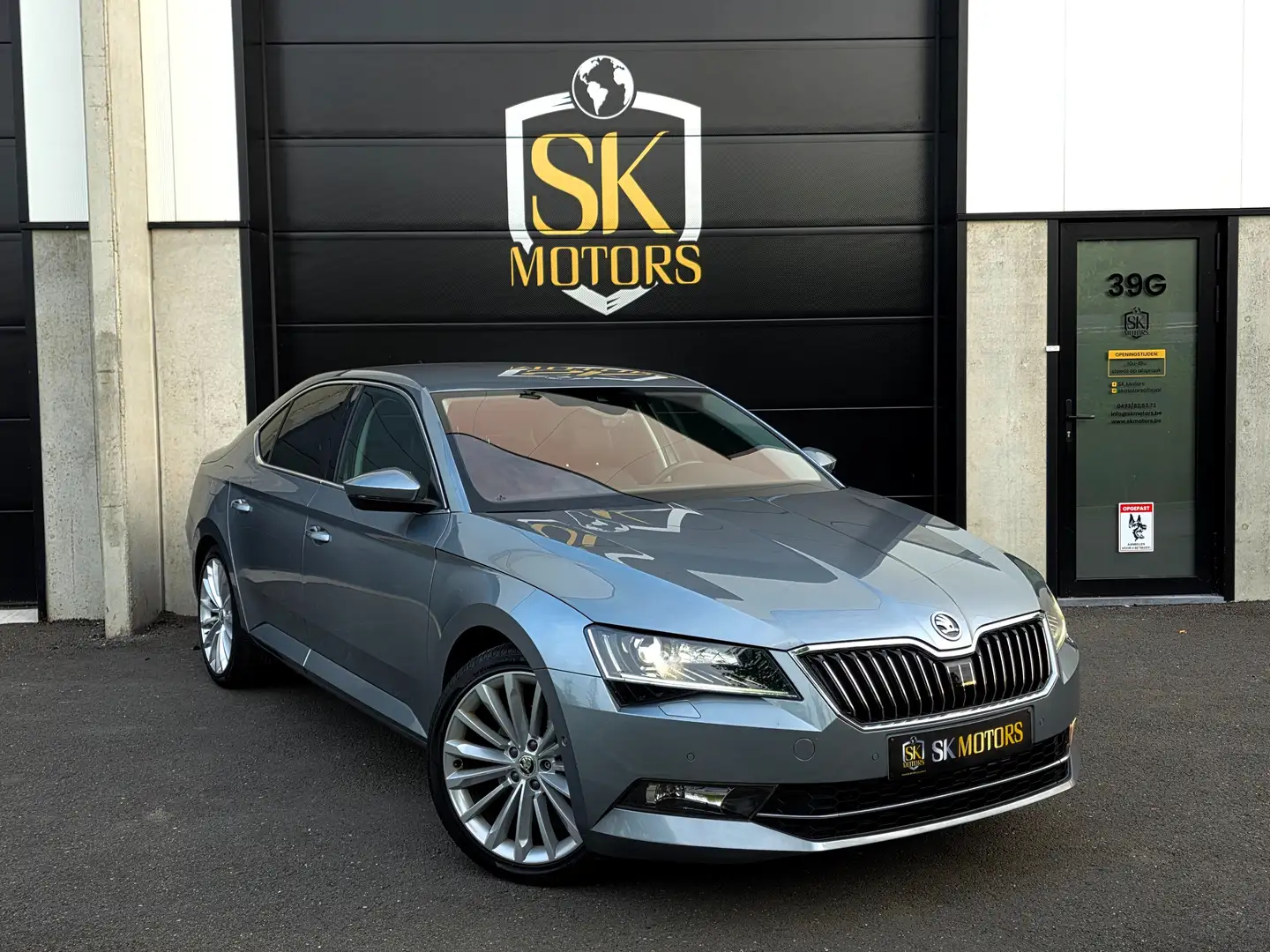 Skoda Superb 1.8TFSI Memory Leder Camera Carplay LED 19" TrekH Gris - 1