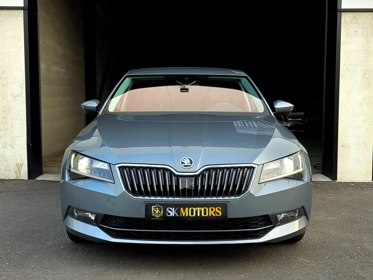Skoda Superb 1.8TFSI Memory Leder Camera Carplay LED 19" TrekH Gris - 2