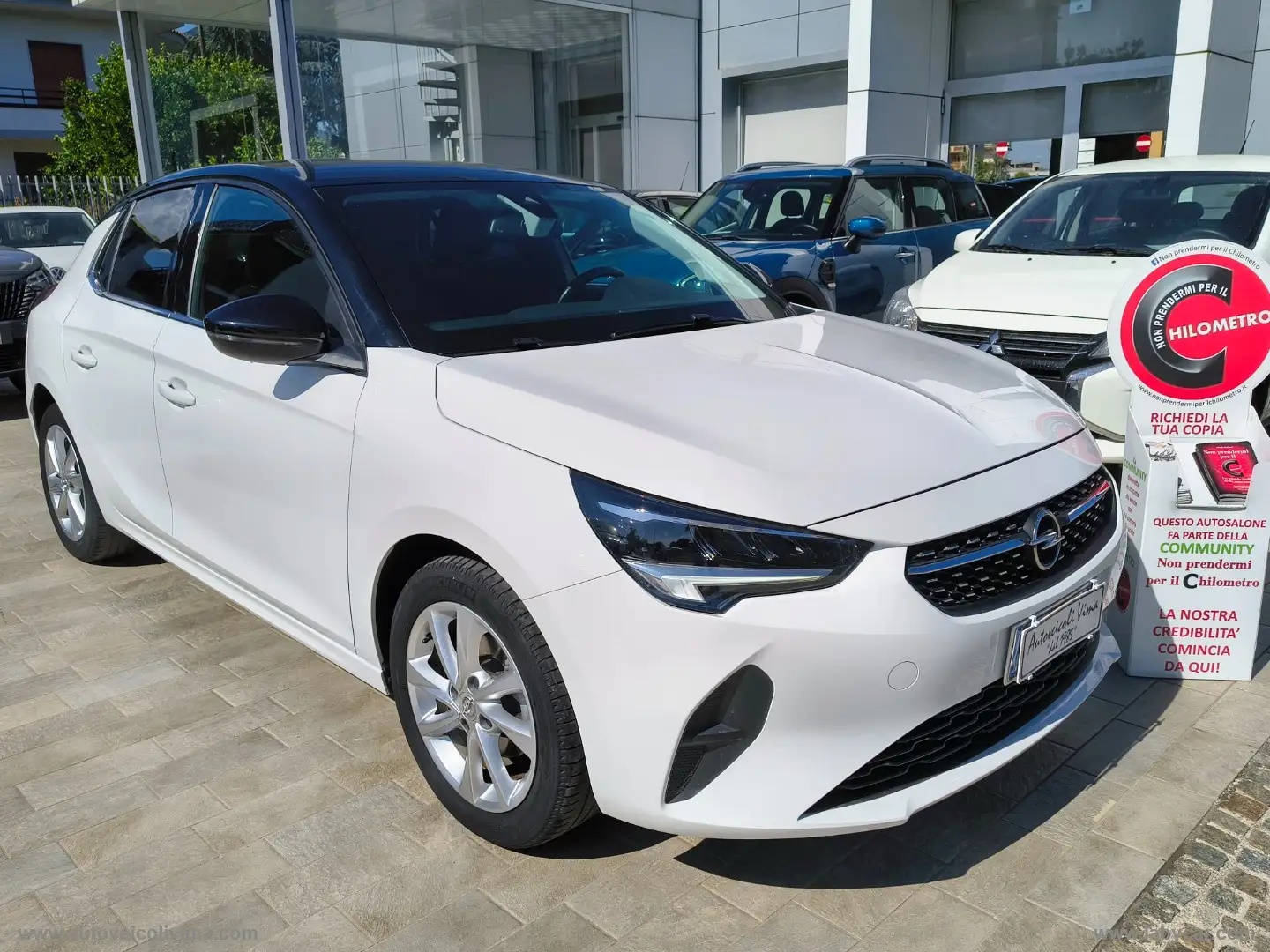 Opel Corsa 1.2 Elegance Plateado - 1