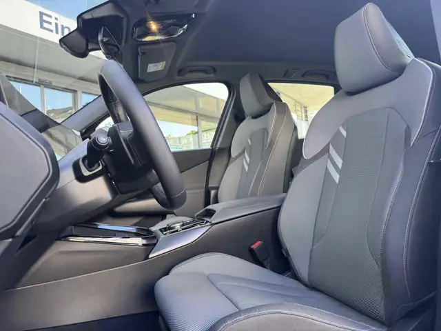 BMW X3 view 8