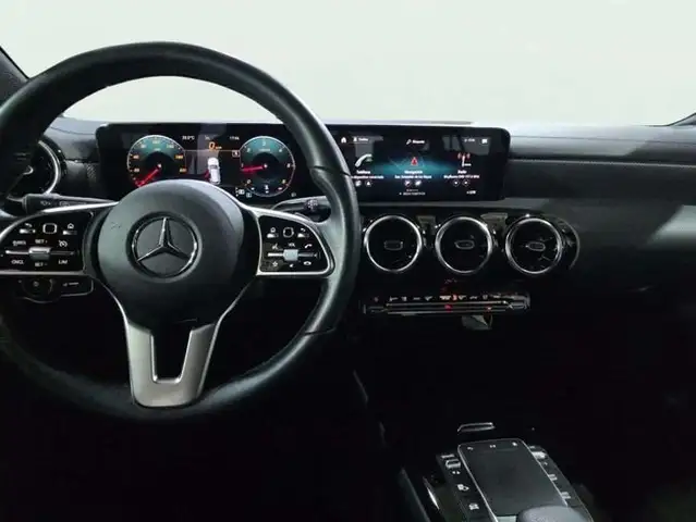 Mercedes-Benz CLA view 9