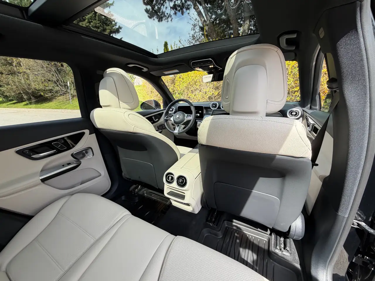 Mercedes-Benz GLC снимка Mercedes-Benz GLC