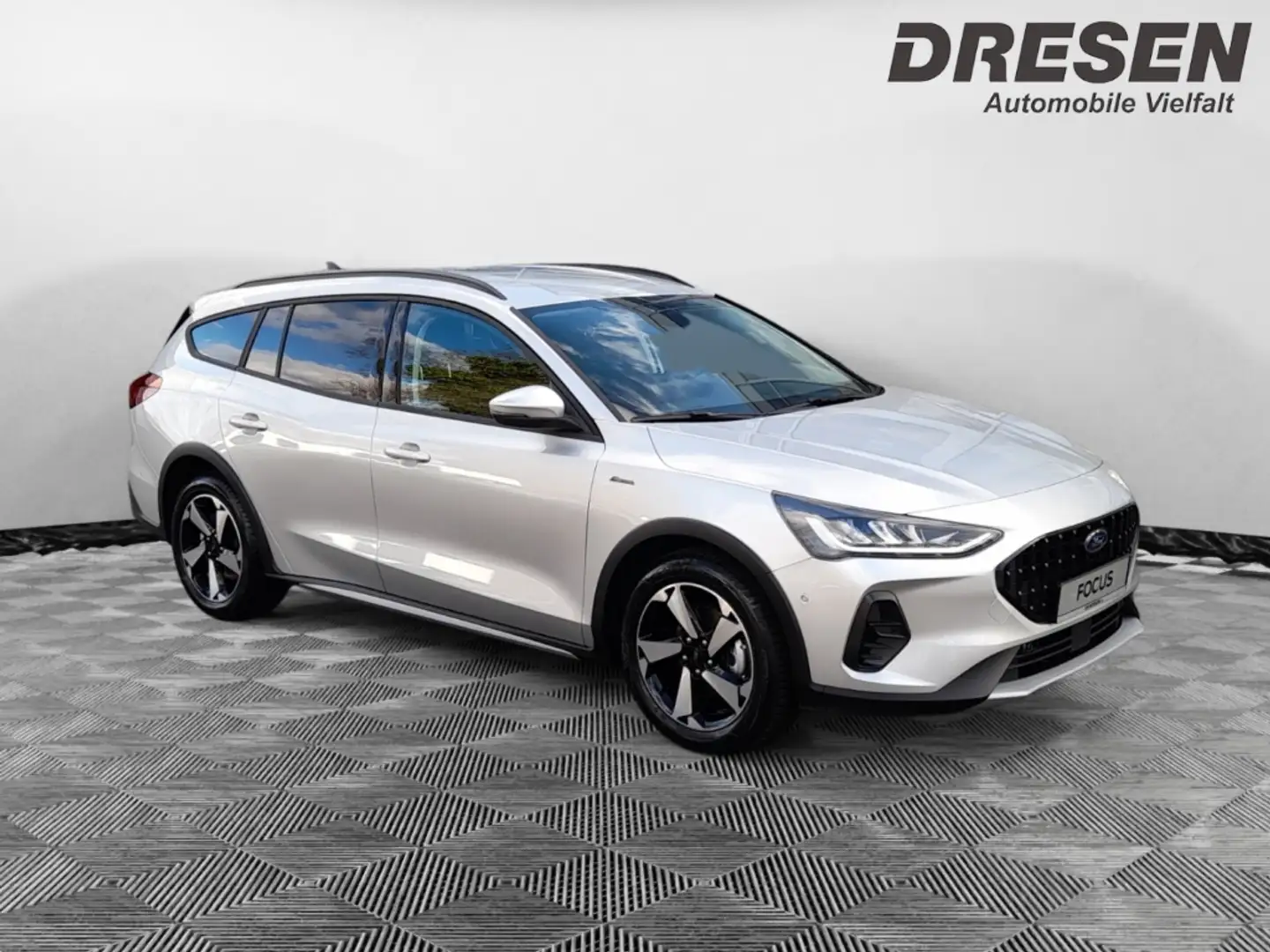 Ford Focus Active X Turnier 1,0l EcoBoost AT Navi digitales C Silber - 2