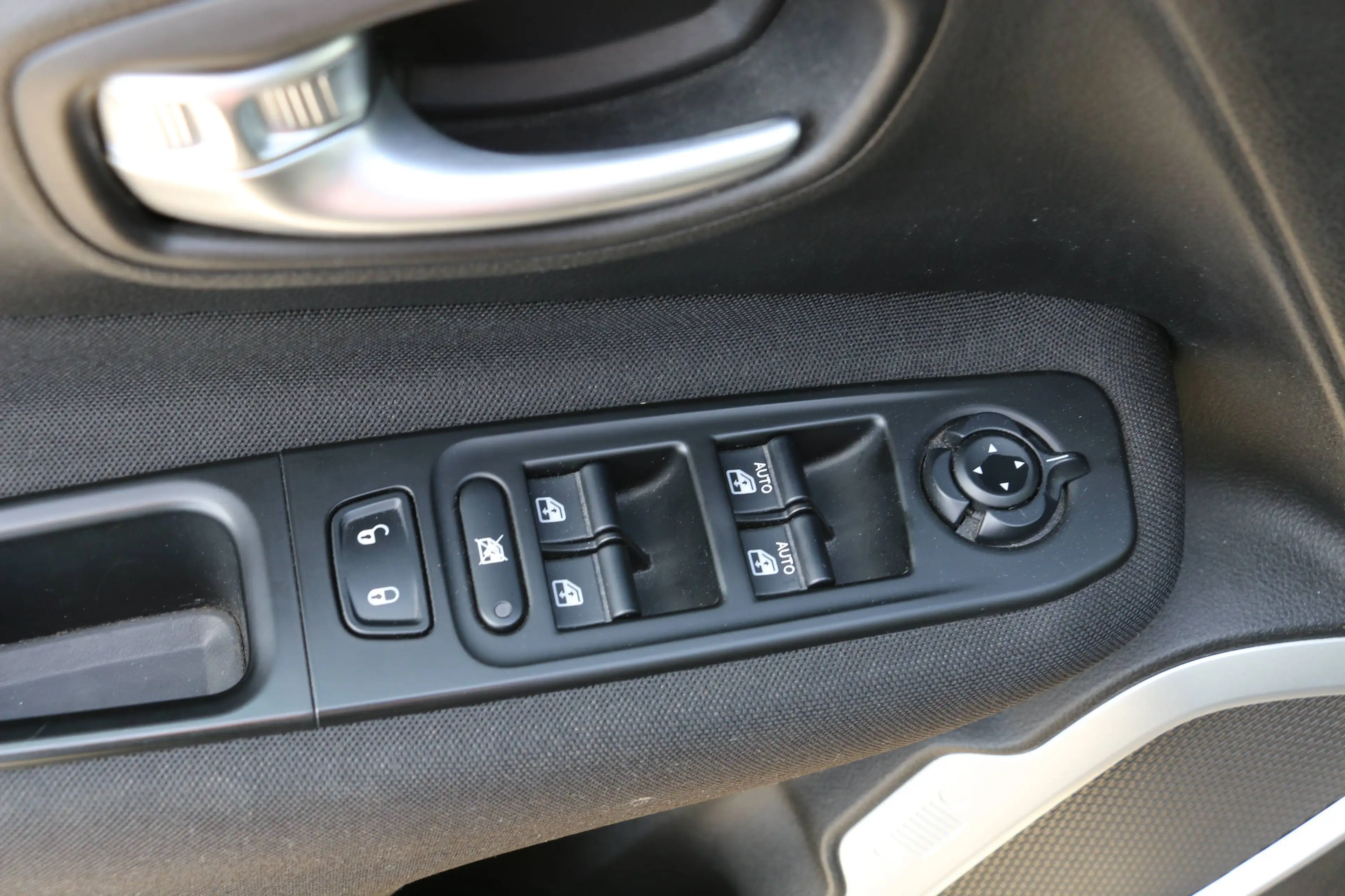 Jeep Renegade Renegade 1.6 MJD 4x2 Longitude + 1 JAAR GARANTIRE TRAXIO — photo 13