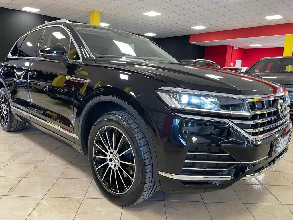 Volkswagen Touareg 2019 из Европы — купить под ключ