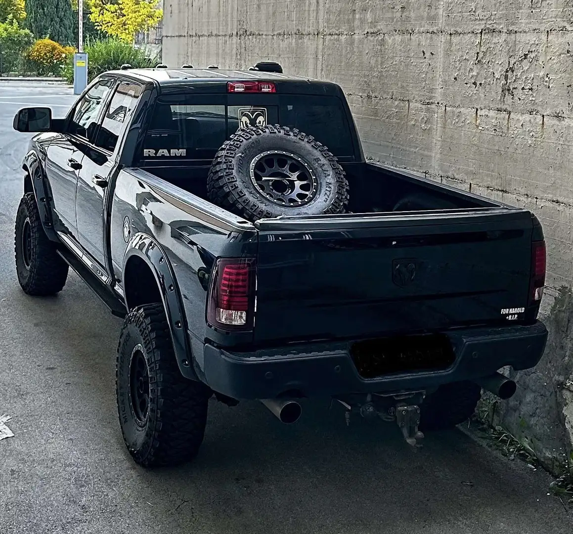 Dodge RAM 1500 Quad Cab Laramie - 2