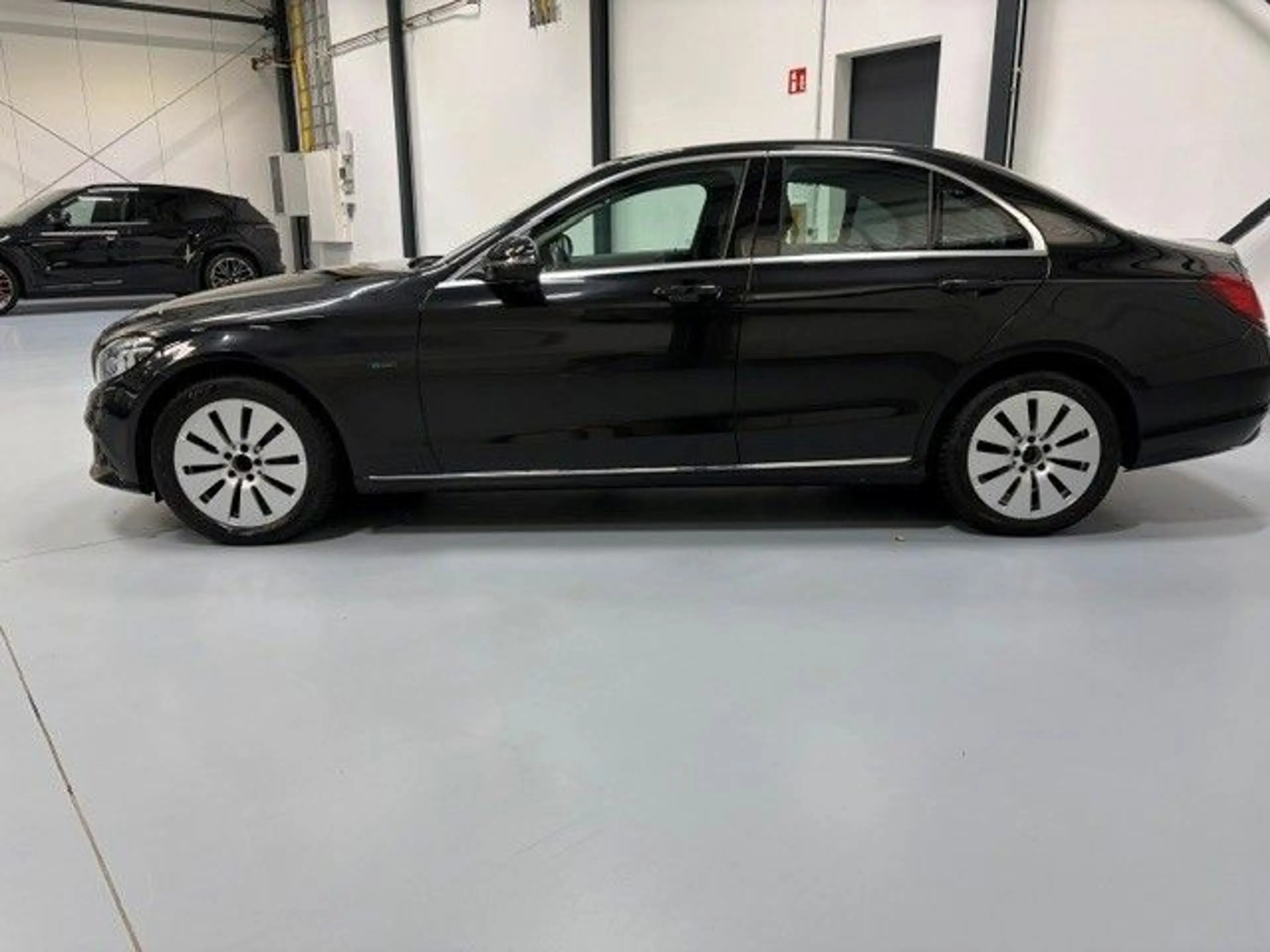 Mercedes-Benz C 300 e - LED, Sitzheizung, Klimaautomatik, Nav — photo 3