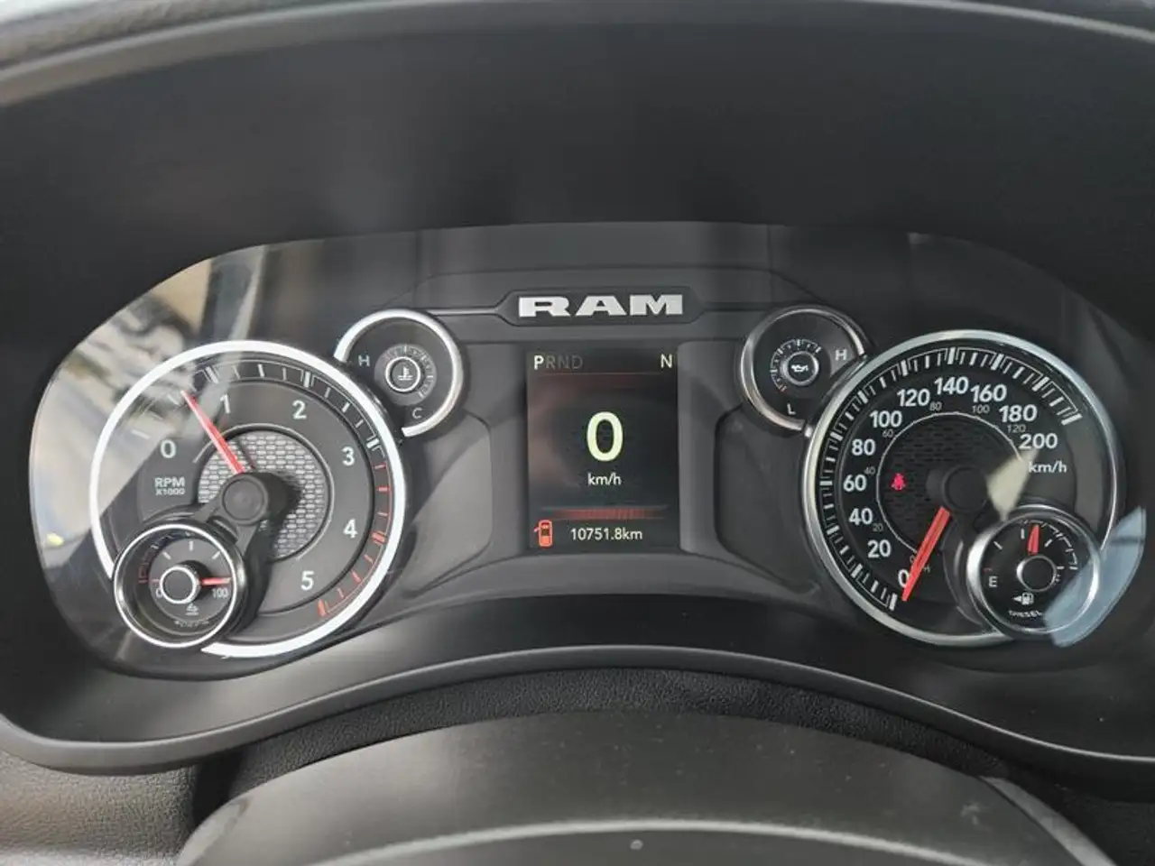 RAM 2500 снимка RAM 2500