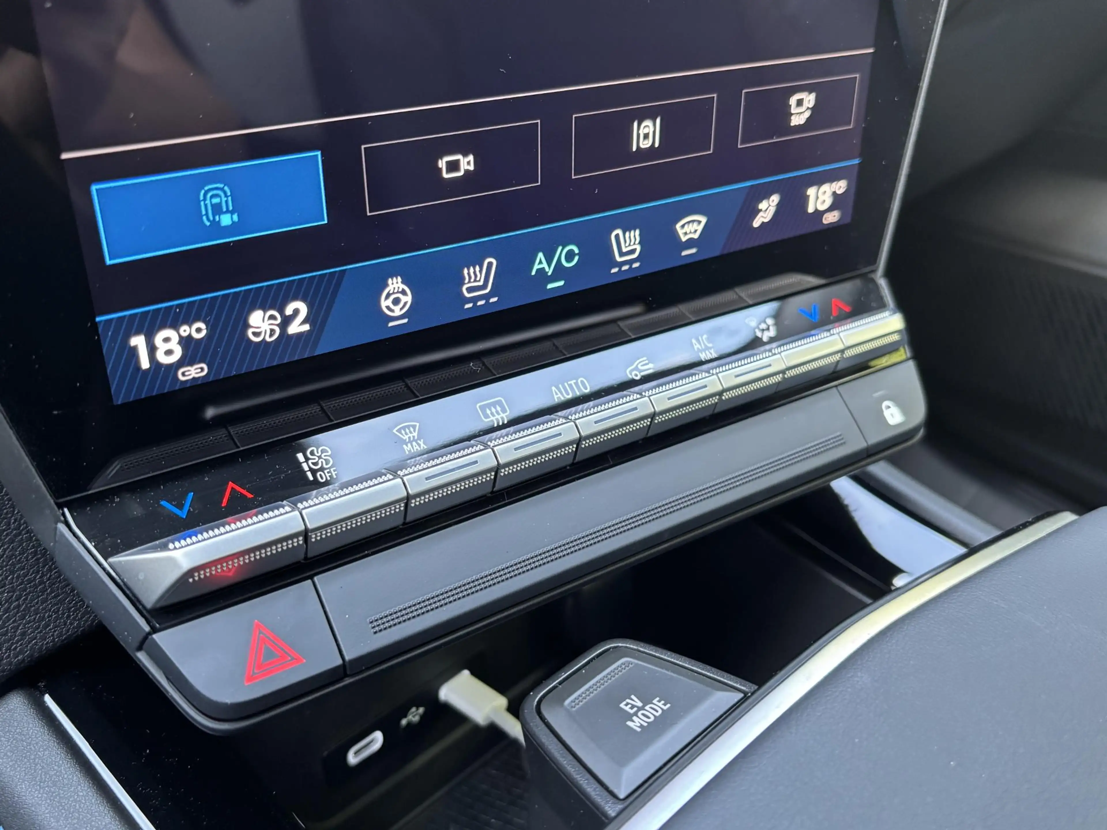 Renault Rafale 1.2 E-Tech 4x4 plug-in hybrid 300 atelier Alpine F — photo 14