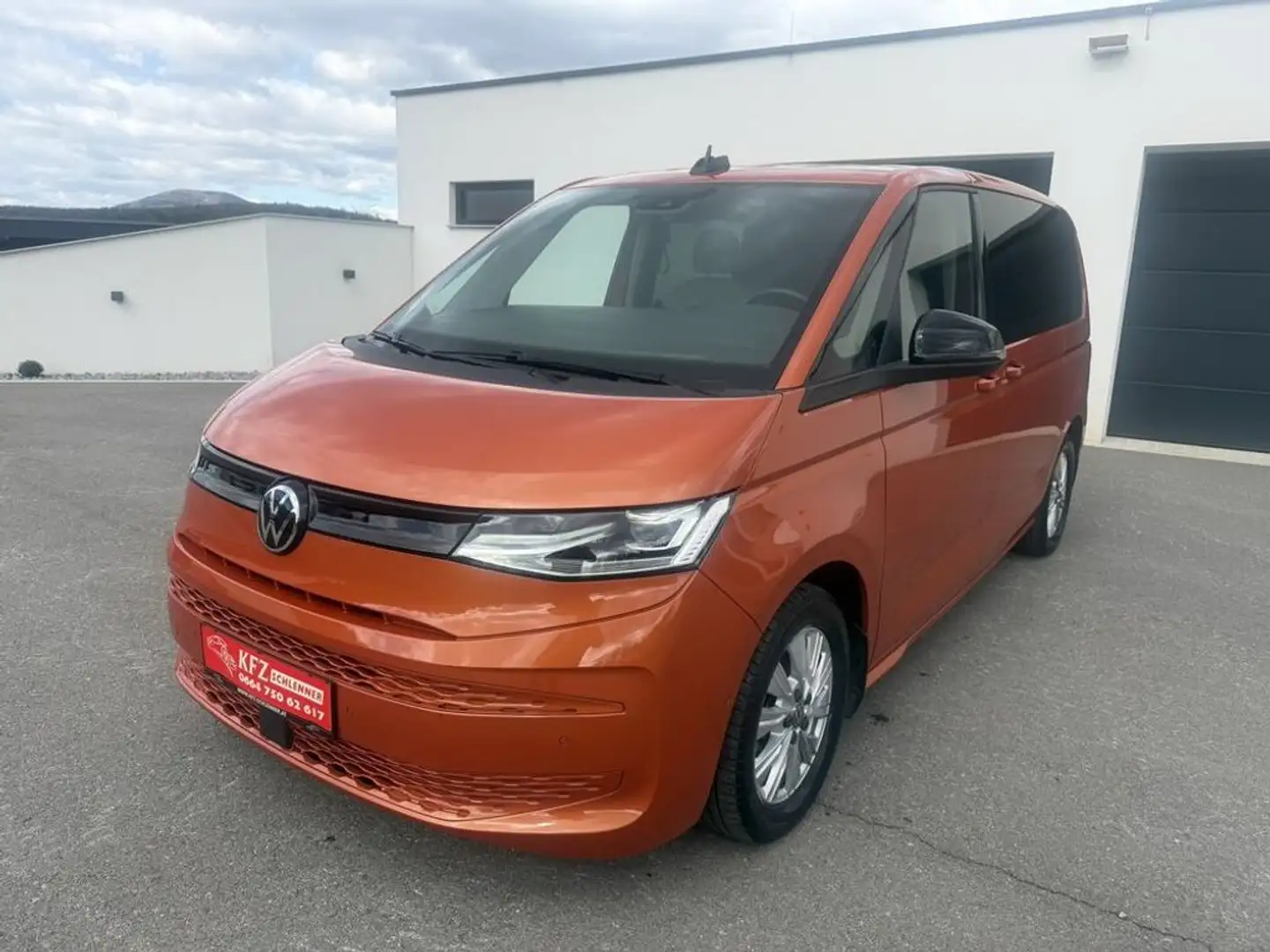 Volkswagen T6 Multivan eHybrid/AHK/Drehsitze/Matrix-Led Orange - 1