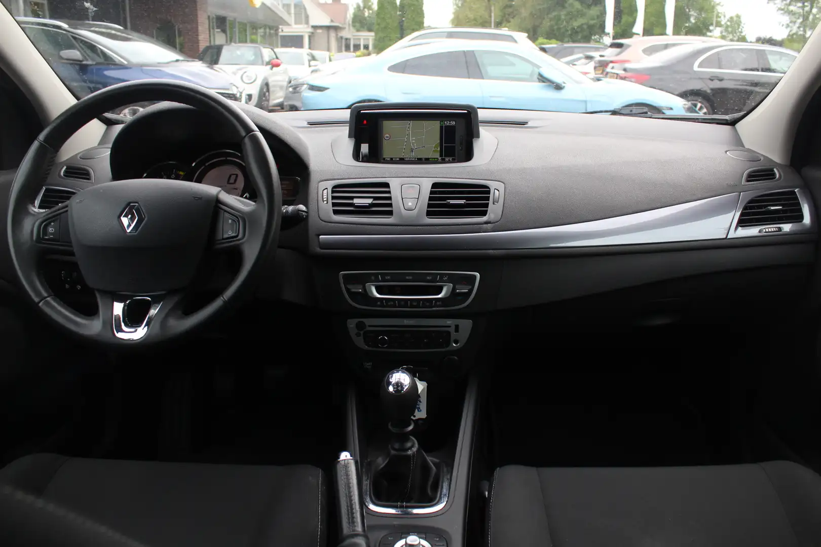 Renault Megane Estate 1.2 TCe Limited / Navigatie / Parkeerhulp a Grijs - 2