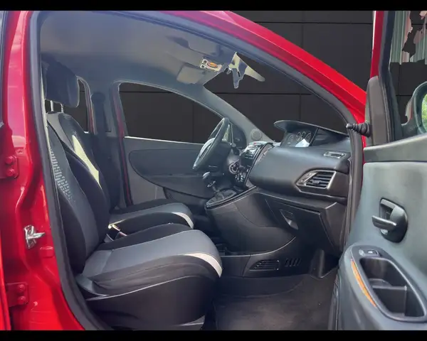 Lancia Ypsilon view 14