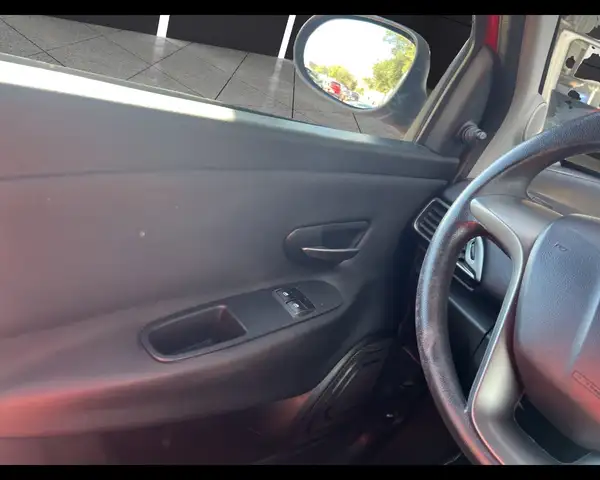Lancia Ypsilon view 12