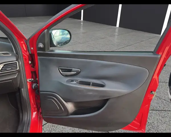 Lancia Ypsilon view 15
