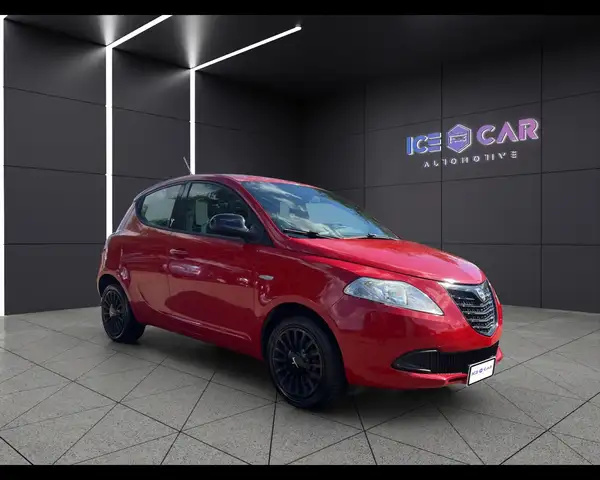 Lancia Ypsilon view 3