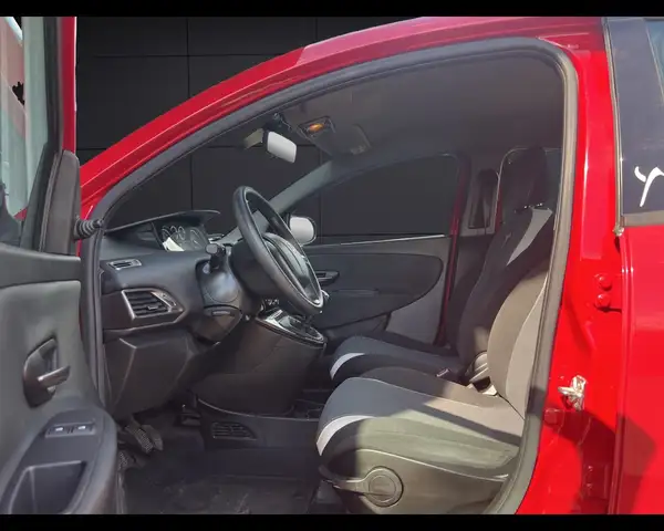 Lancia Ypsilon view 8