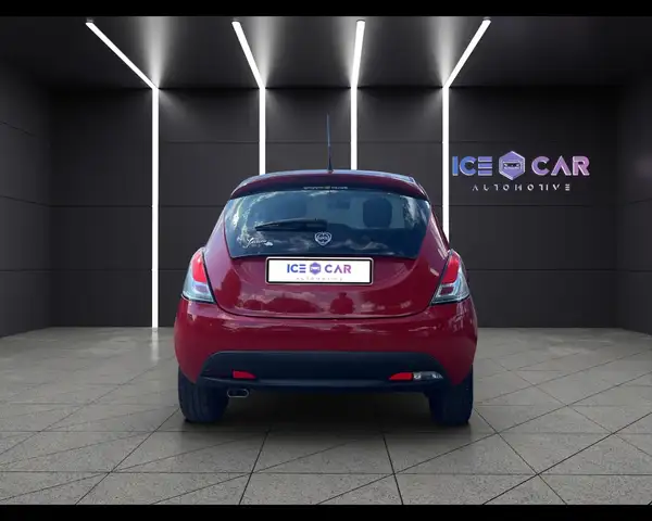 Lancia Ypsilon view 5