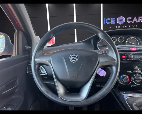 Lancia Ypsilon view 10