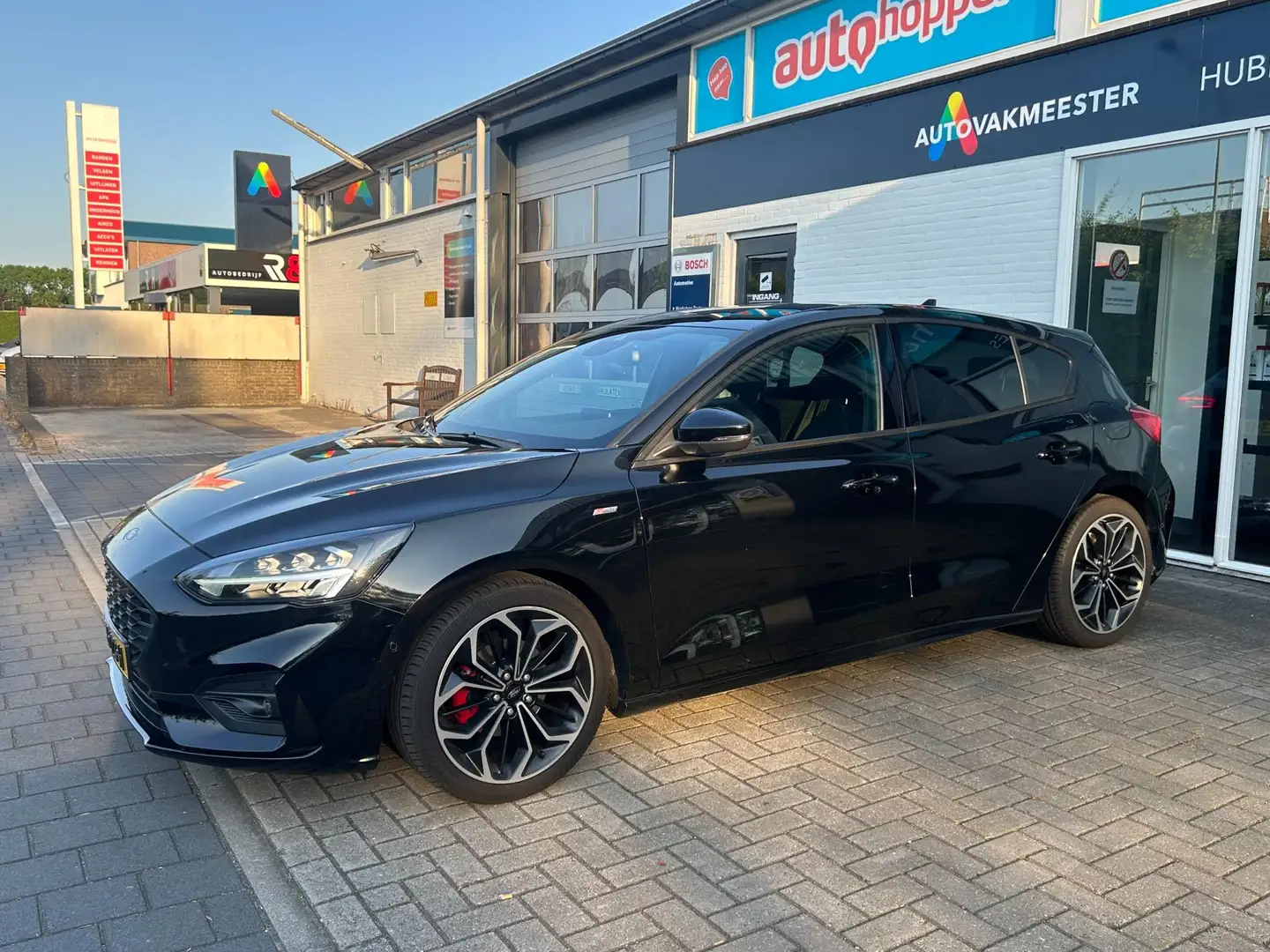 Ford Focus 1.0 EcoBoost ST Line Business Zwart - 2