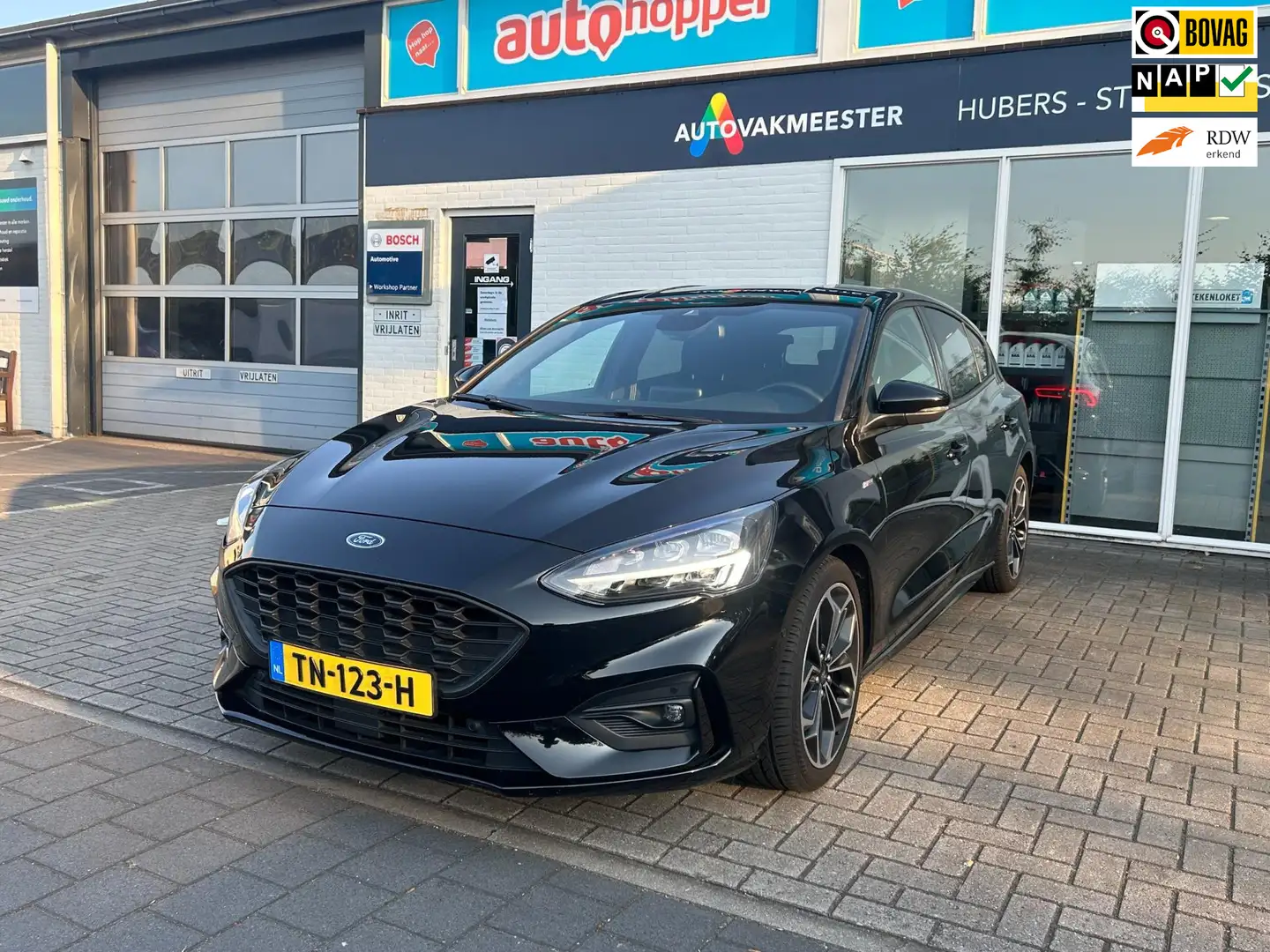Ford Focus 1.0 EcoBoost ST Line Business Zwart - 1