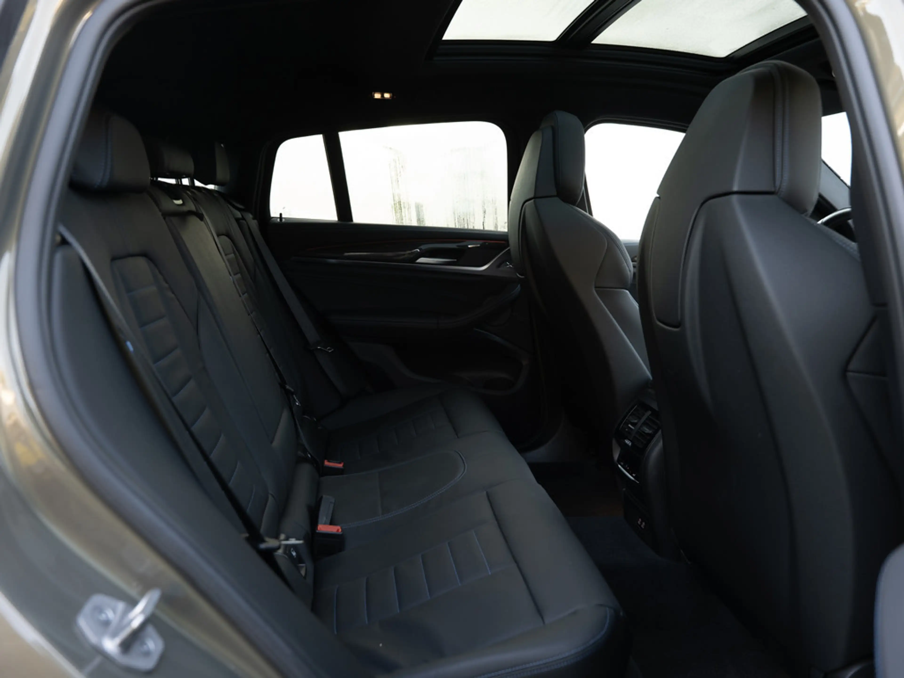 BMW X4 40d xDrive FACEL. PANO AHK HUD 360° LASER — photo 9