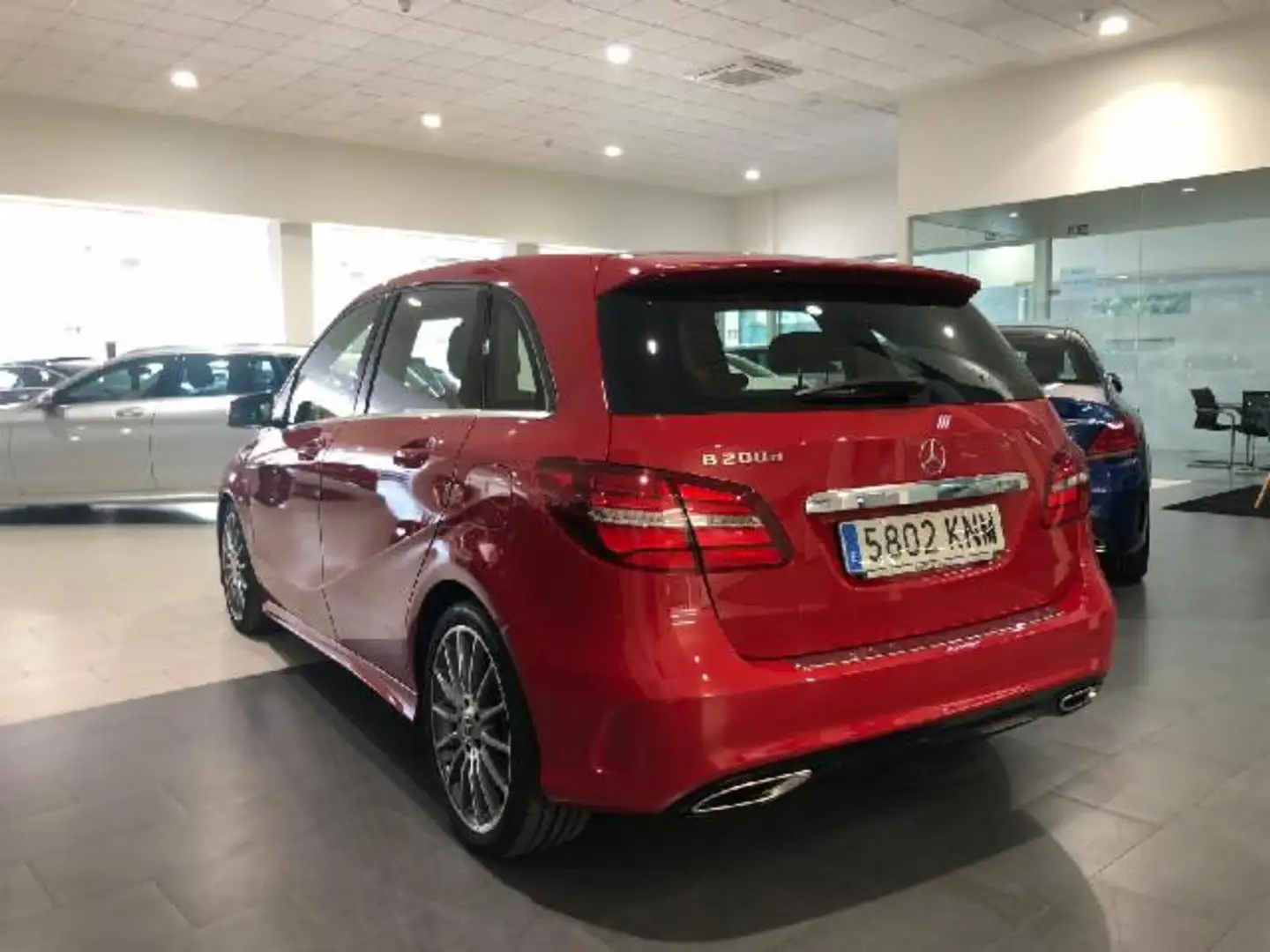 Mercedes-Benz B 200 -CLASS 2.1 D 136 5P Rojo - 2