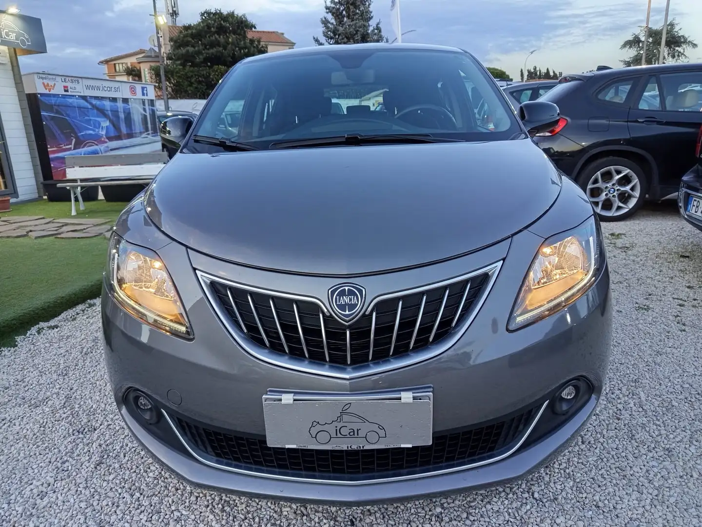 Lancia Ypsilon 1.0 firefly hybrid Gold 70cv Grigio - 1