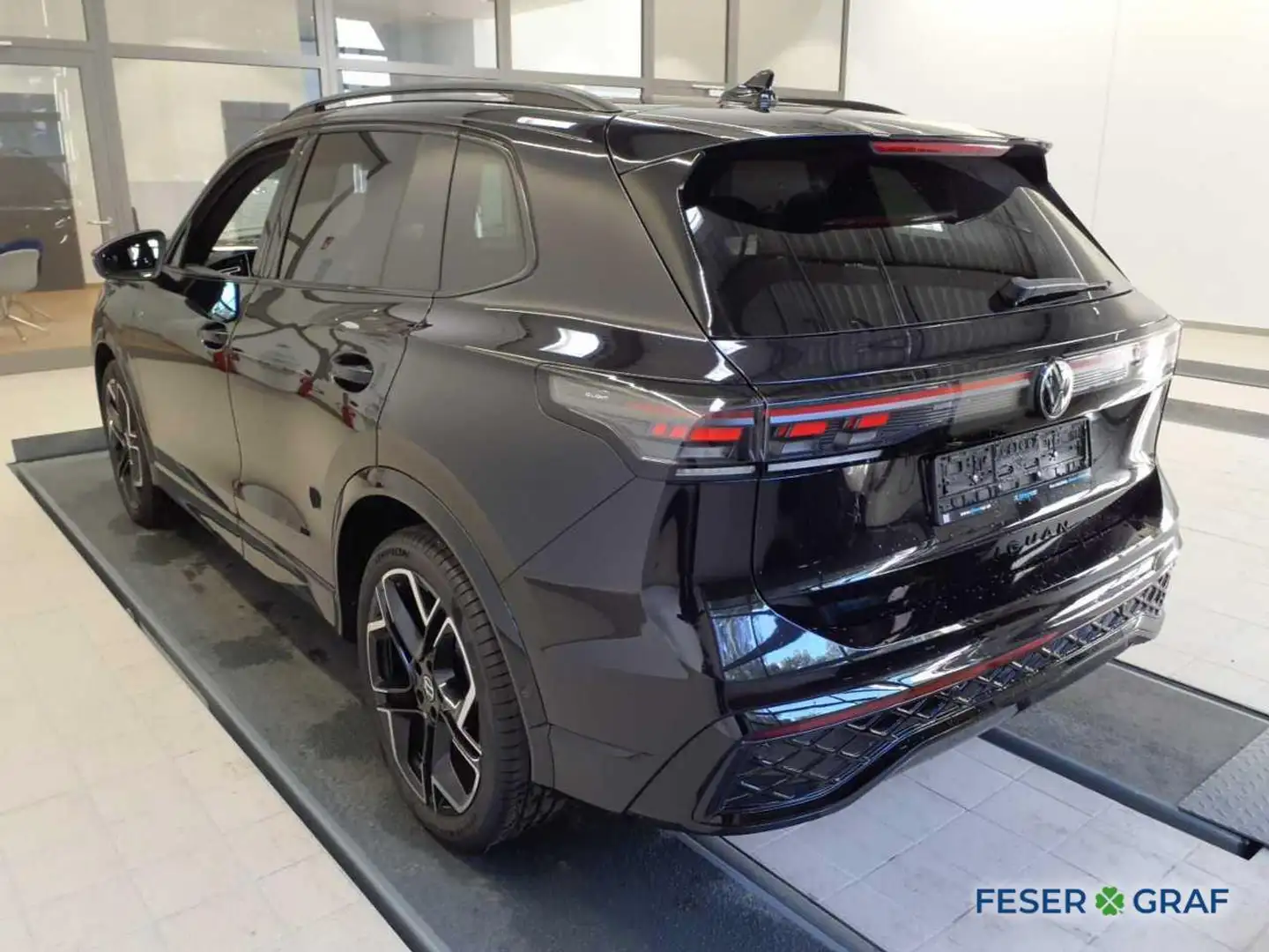 Volkswagen Tiguan R-Line 2.0 TDI DSG 150PS Schwarz - 2