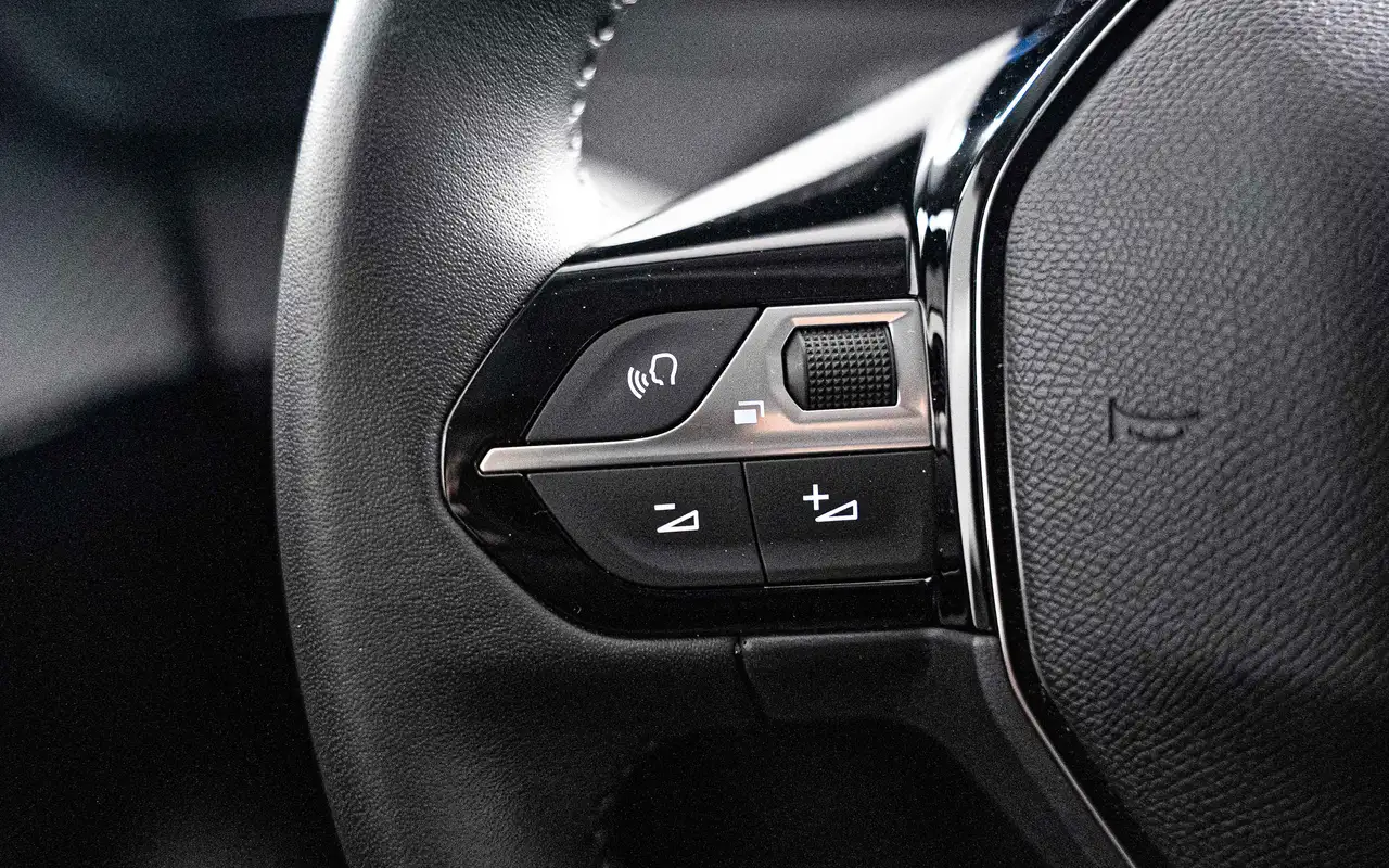 Peugeot 208 1.2 Turbo Allure 12