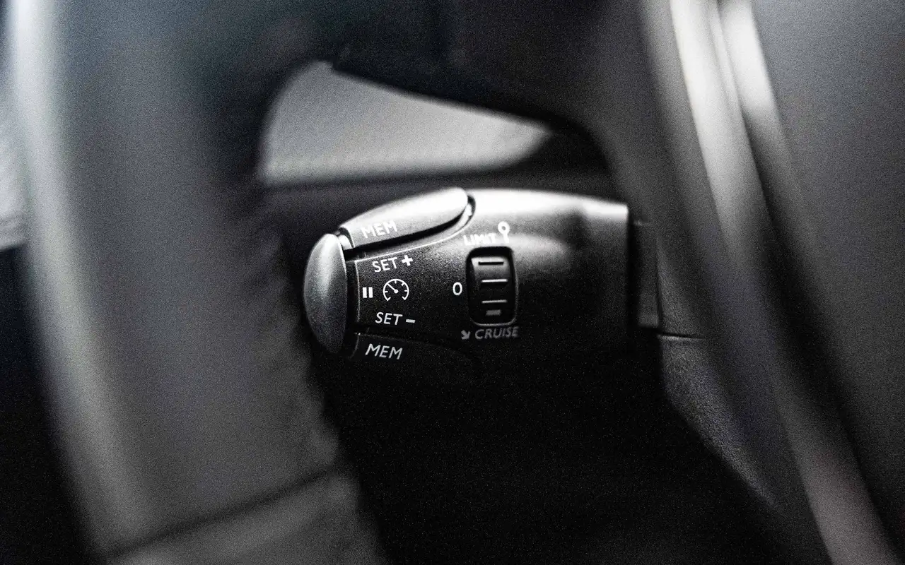 Peugeot 208 1.2 Turbo Allure 21