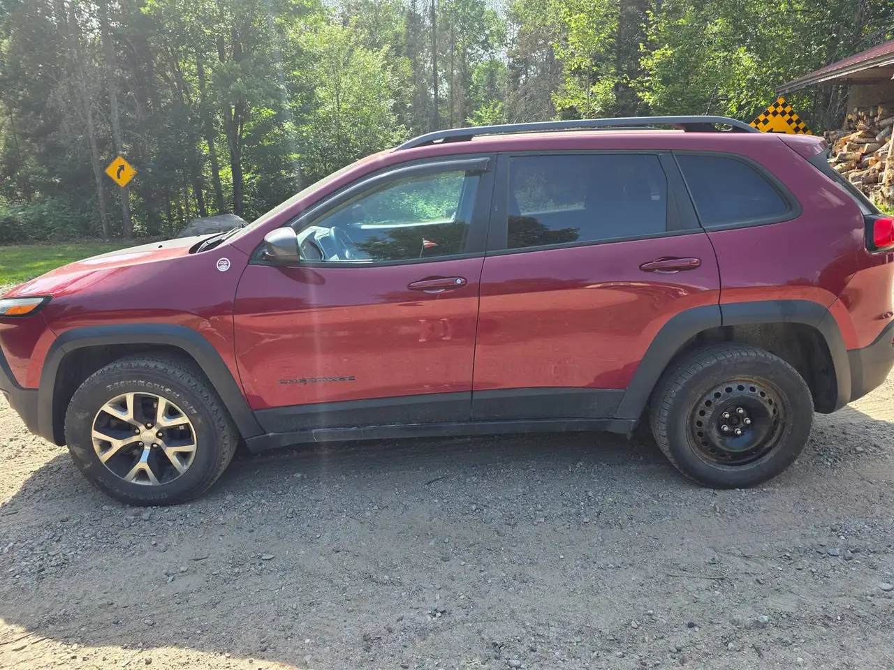 Jeep Cherokee photo Jeep Cherokee