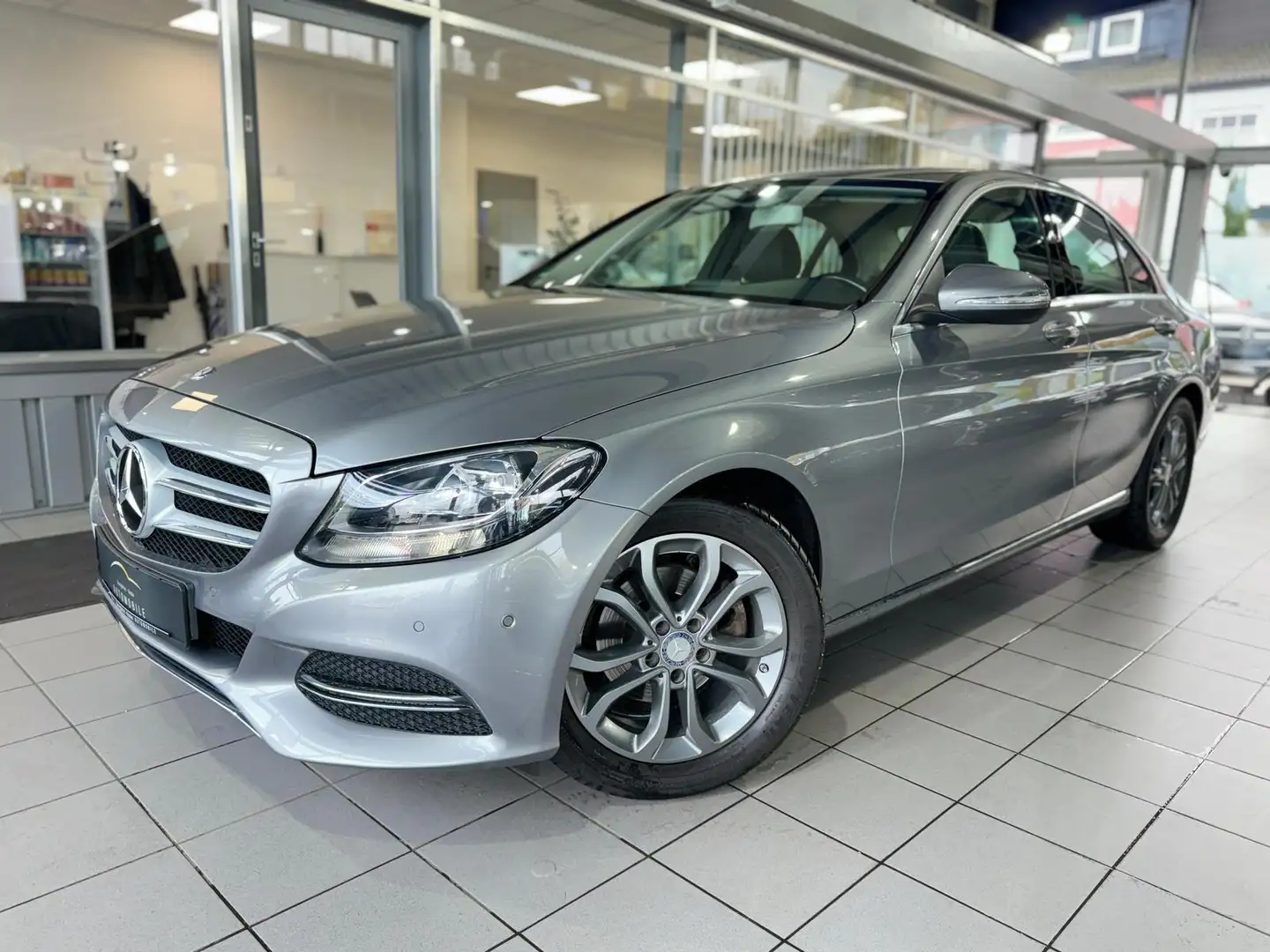 Mercedes-Benz C 180 CGI NAVI AHK PDC TEMPOMAT LEDER SHZ 2HAND Silber - 2