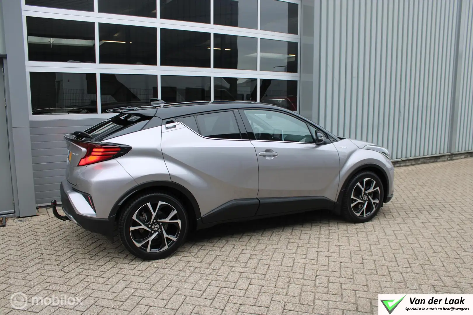 Toyota C-HR 2.0 Hybrid First Edition 1e Eig Boekjes Trekhaak J Grijs - 2