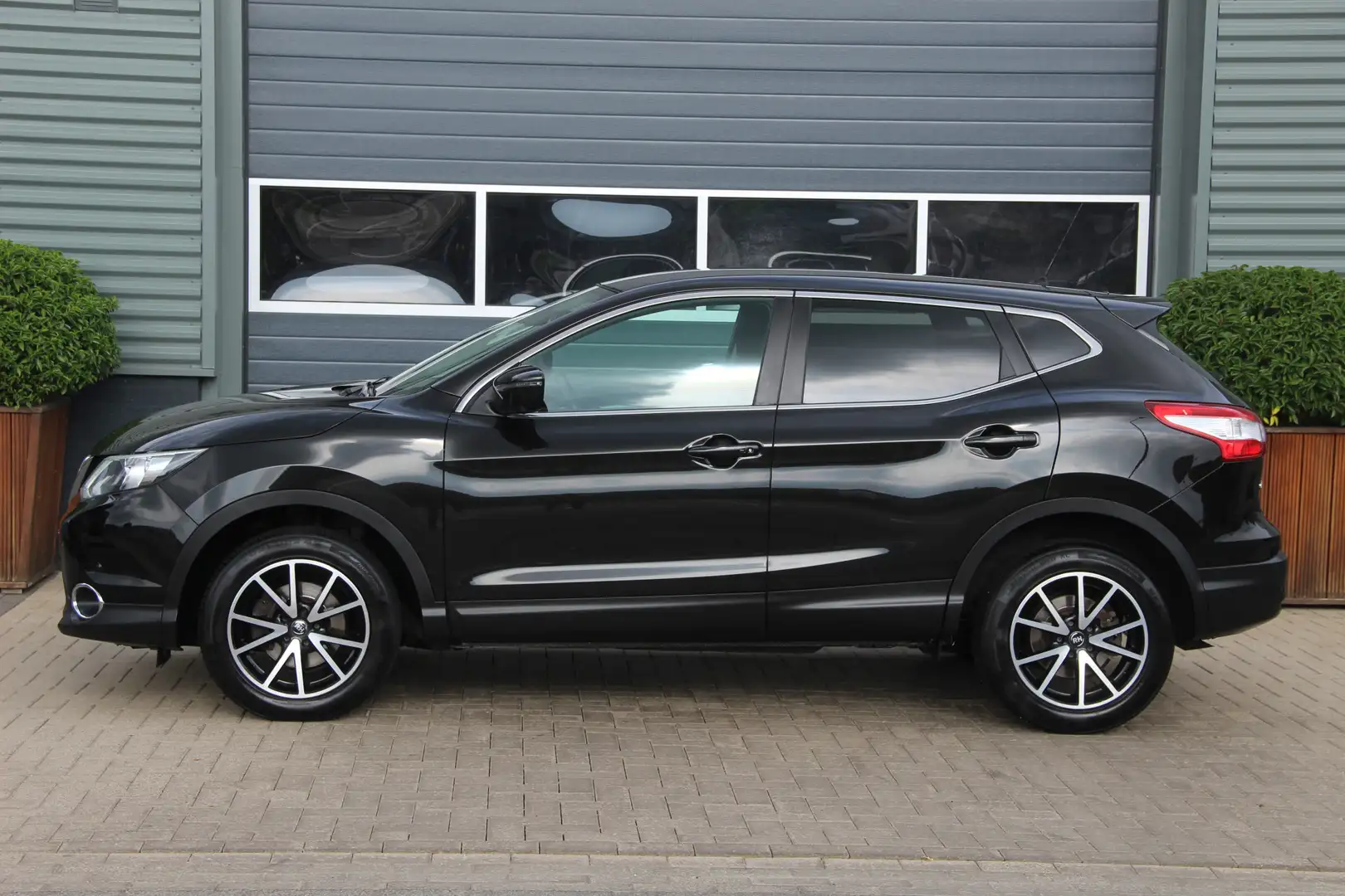 Nissan Qashqai 1.2 Connect Edition Keyless-Go Navi Camera PDC Cru Noir - 2