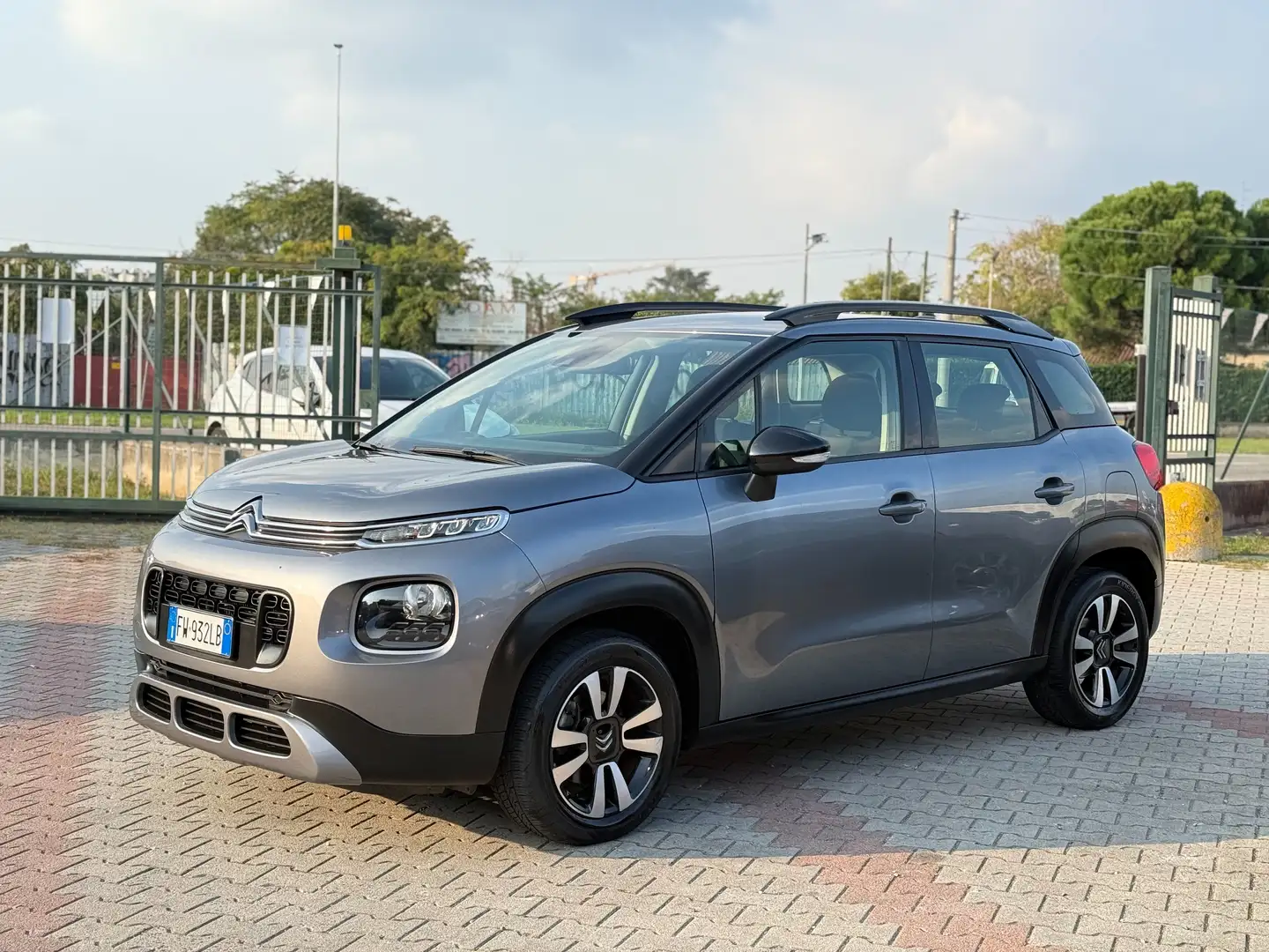 Citroen C3 C3 Aircross I 2017 Aircross 1.2 puretech Shine s Grijs - 1