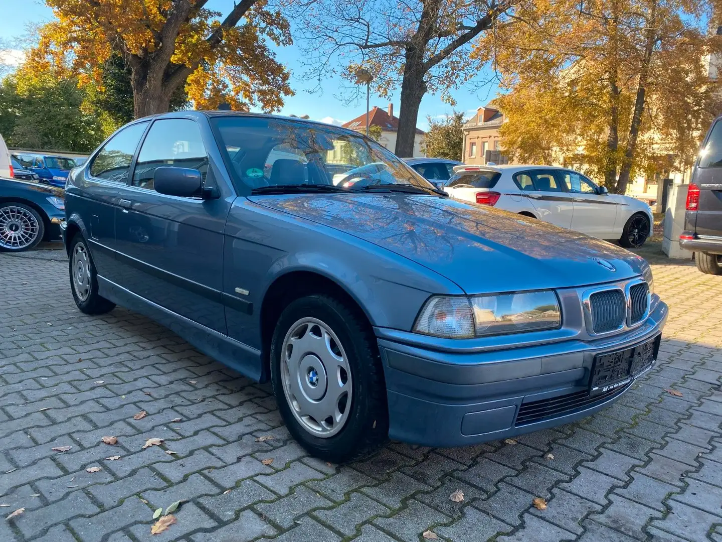 BMW 316 i compakt,Klima,Sitzhzg,TÜV neu Blau - 2