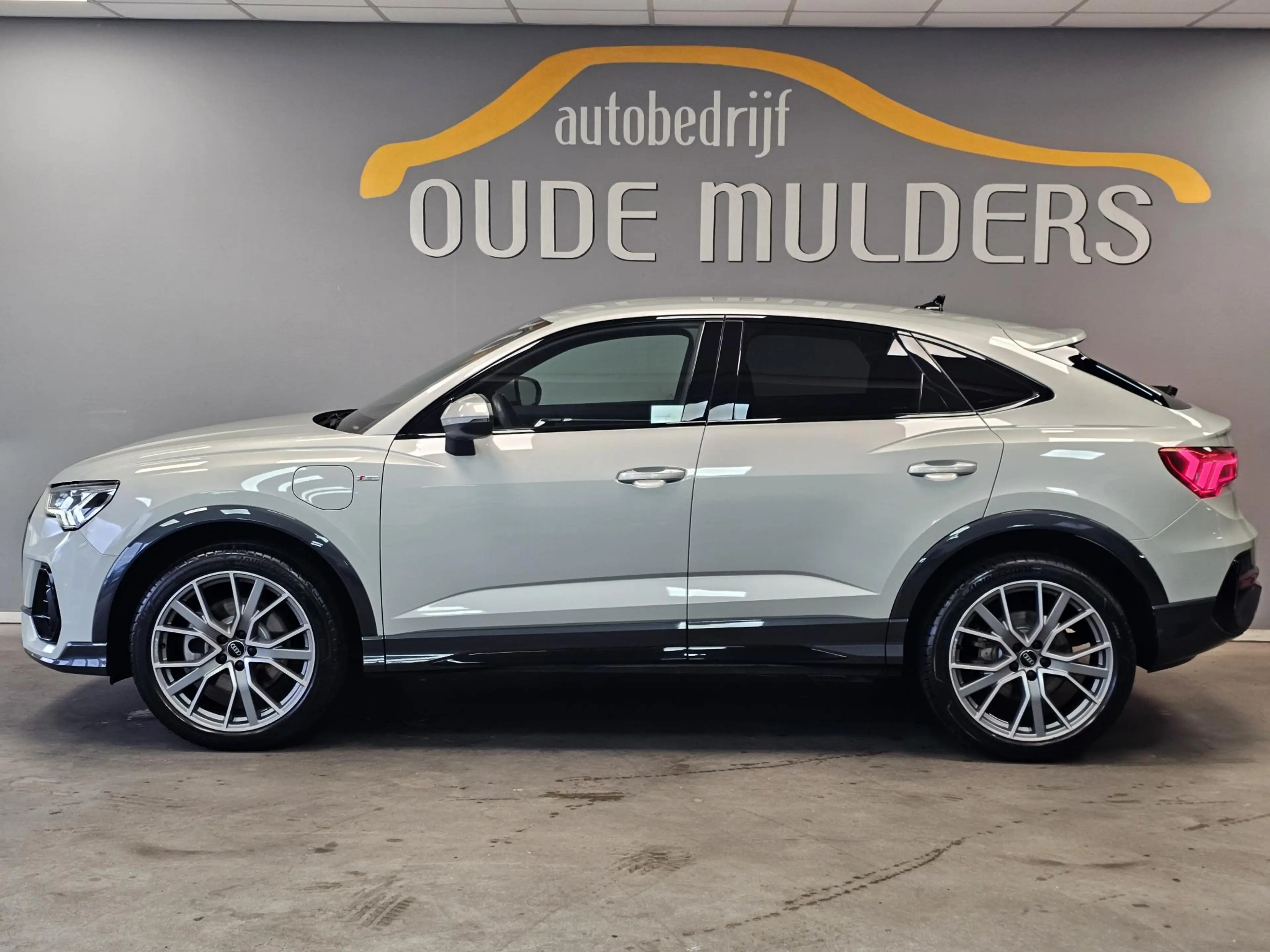 Audi Q3 Sportback 45 TFSI e 3X S-Line | Sonos | Black Opti — photo 2