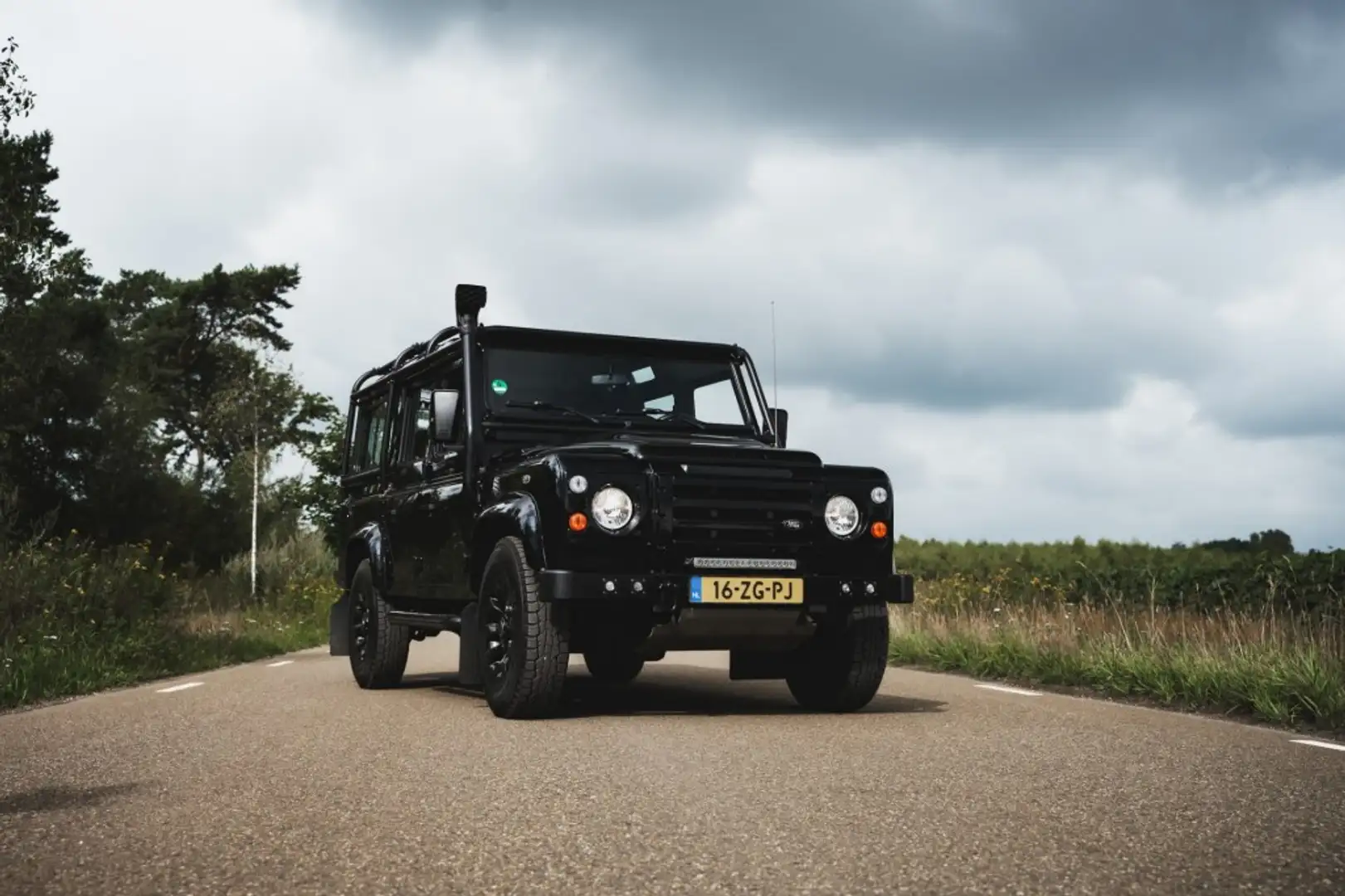Land Rover Defender X-tech Noir - 1