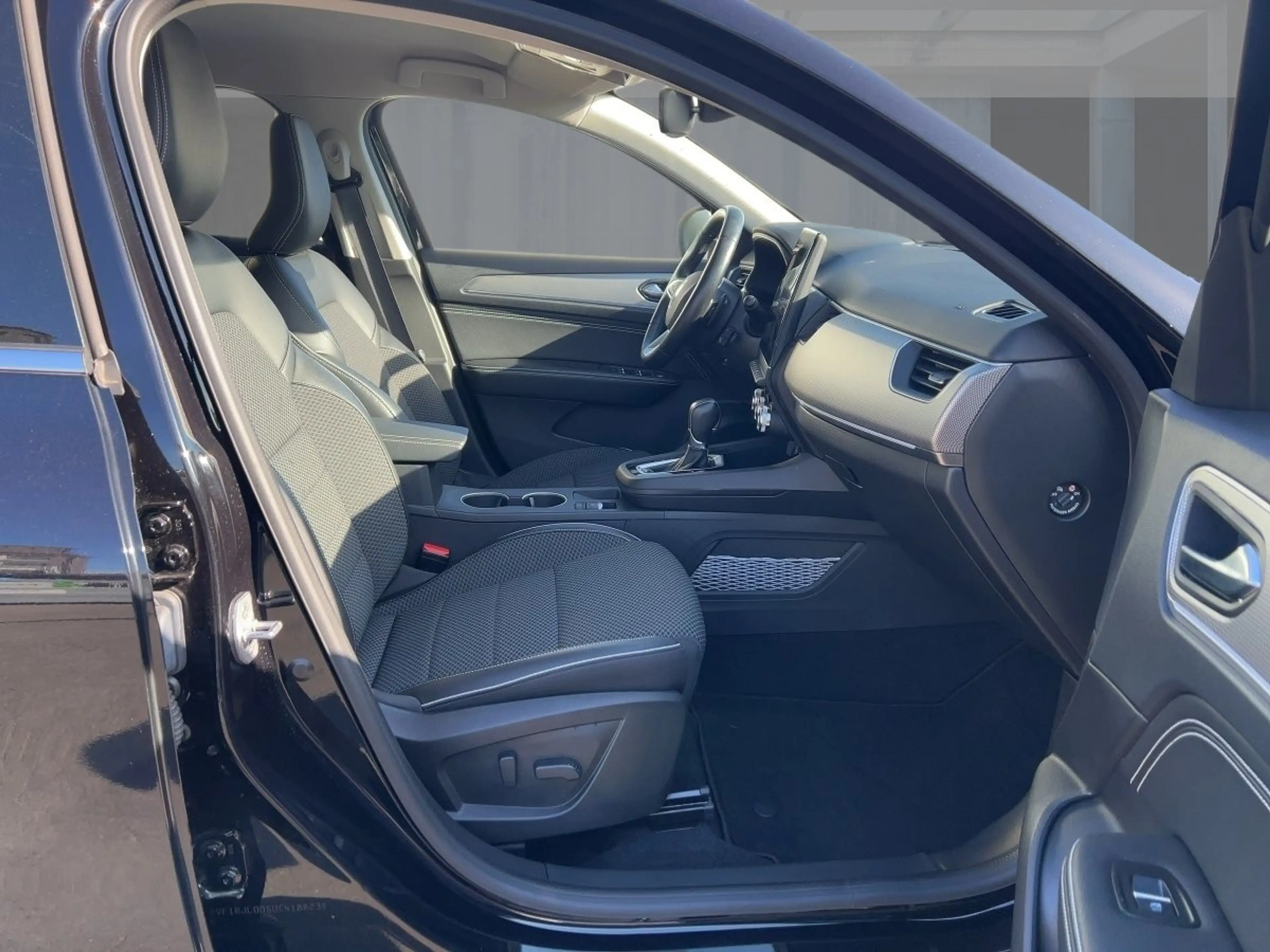 Renault Arkana TECHNO TCe 140 EDC Apple CarPlay PDC KLIMA — photo 8