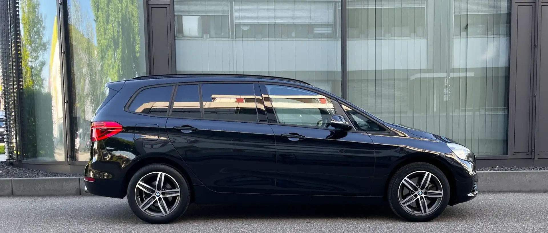 BMW 220 220d  Gran Tourer*Sport Line*LED*Navi* Schwarz - 2
