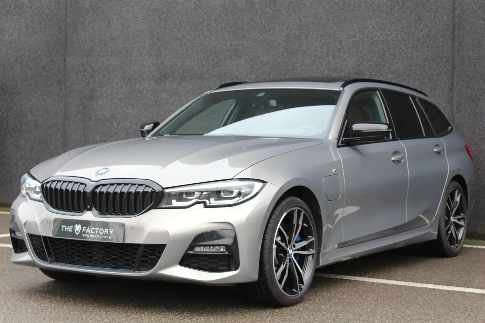 BMW 330 e - xDrive - Individual - M Pack - HK - Pano - BTW Grijs - 1