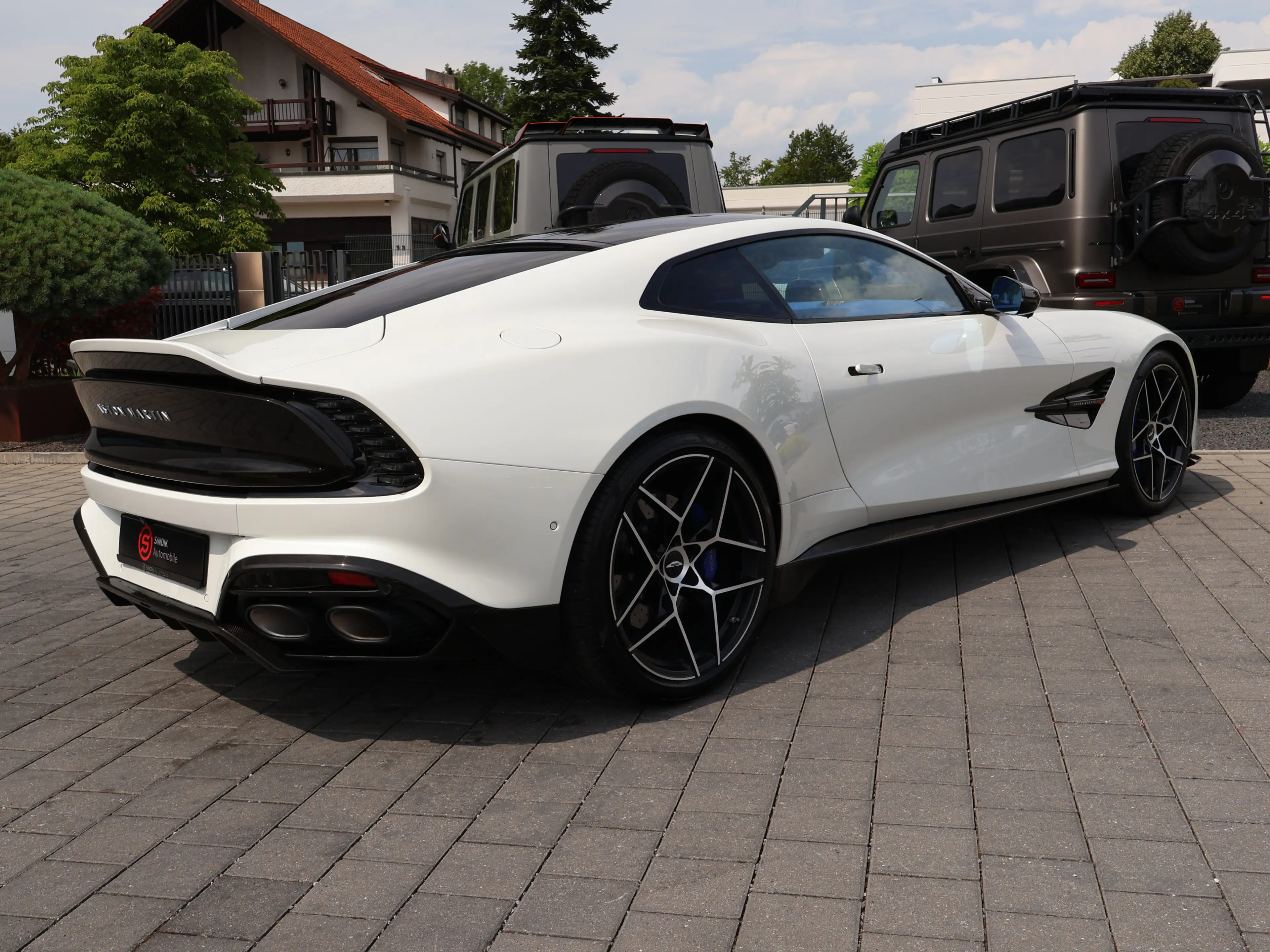 Aston Martin Vanquish V12 by Q full CARBON-Sonderleder+Lack — photo 12