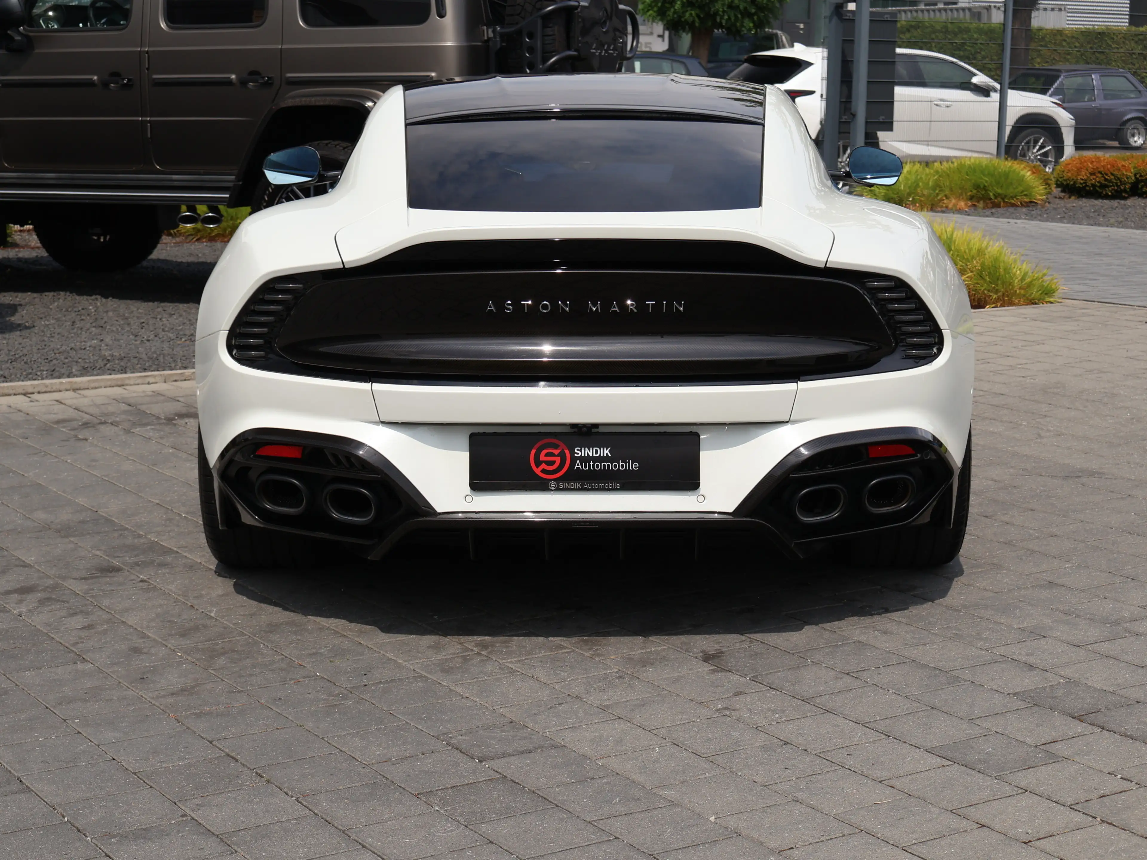 Aston Martin Vanquish V12 by Q full CARBON-Sonderleder+Lack — photo 9