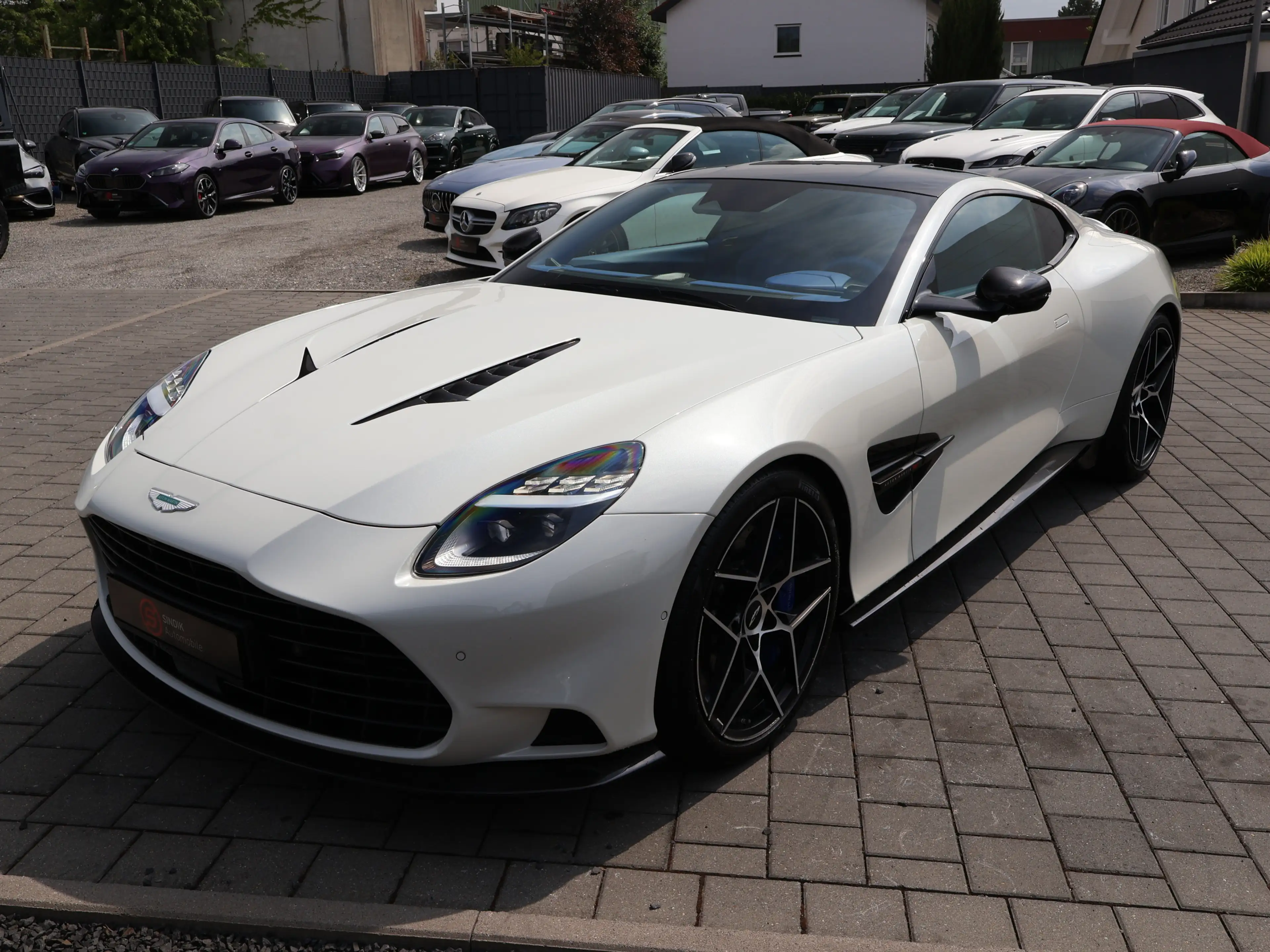 Aston Martin Vanquish V12 by Q full CARBON-Sonderleder+Lack — photo 5