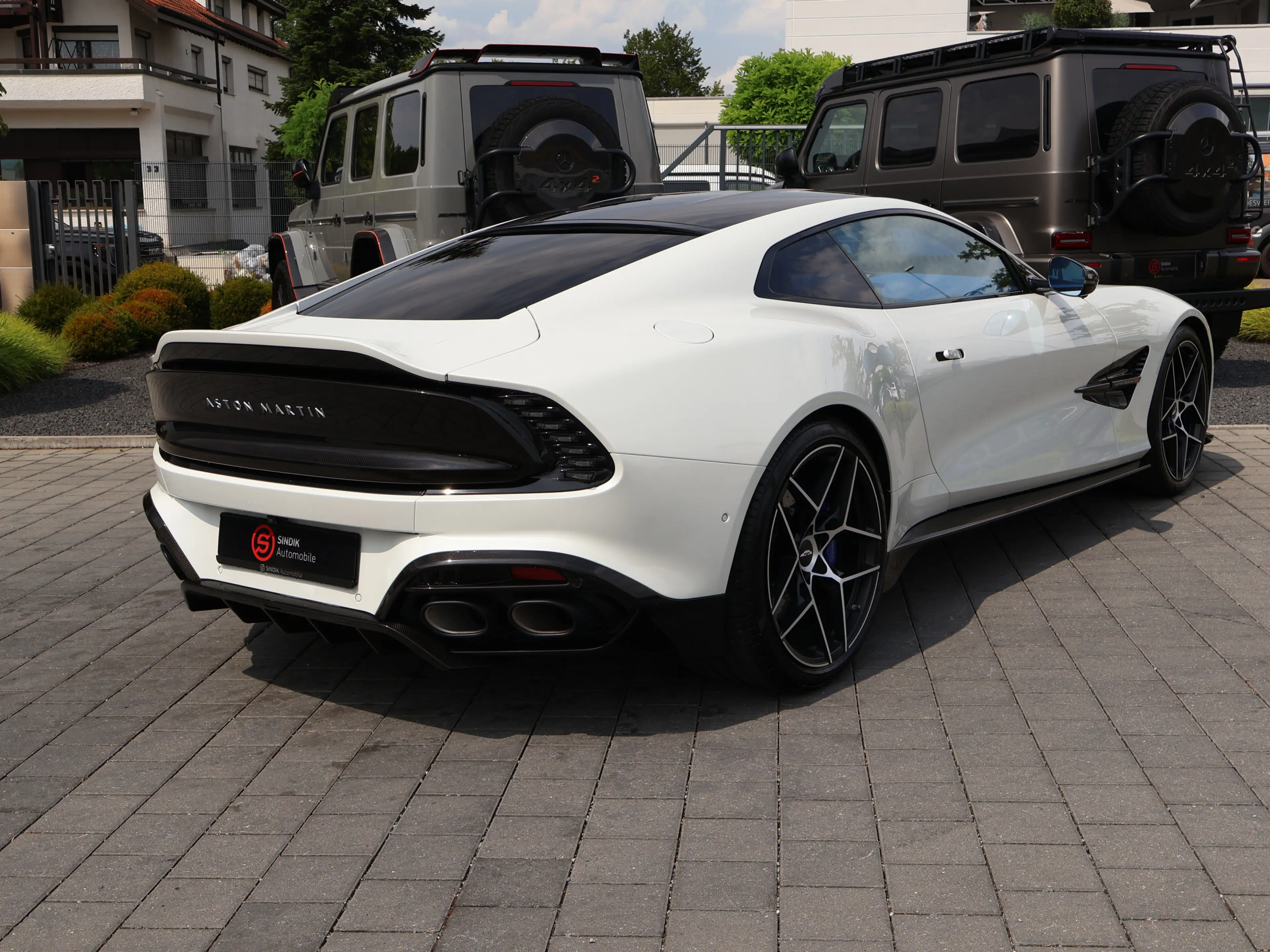 Aston Martin Vanquish V12 by Q full CARBON-Sonderleder+Lack — photo 10
