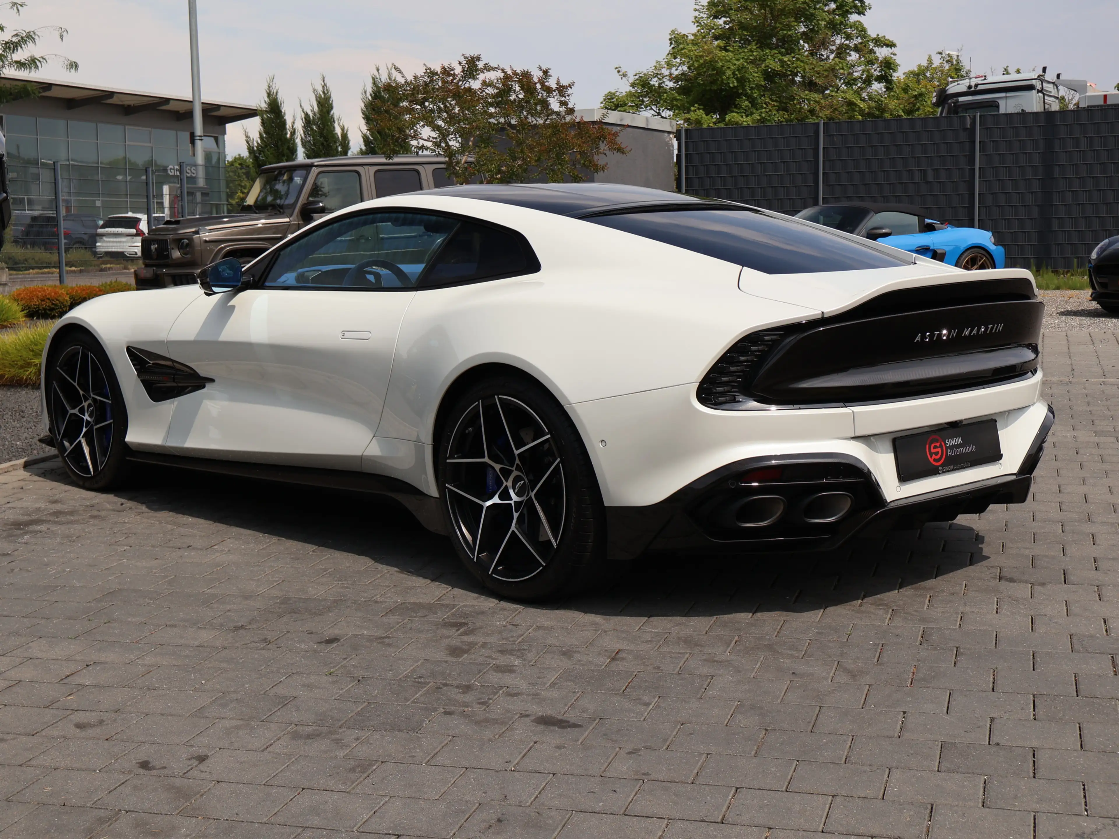 Aston Martin Vanquish V12 by Q full CARBON-Sonderleder+Lack — photo 8